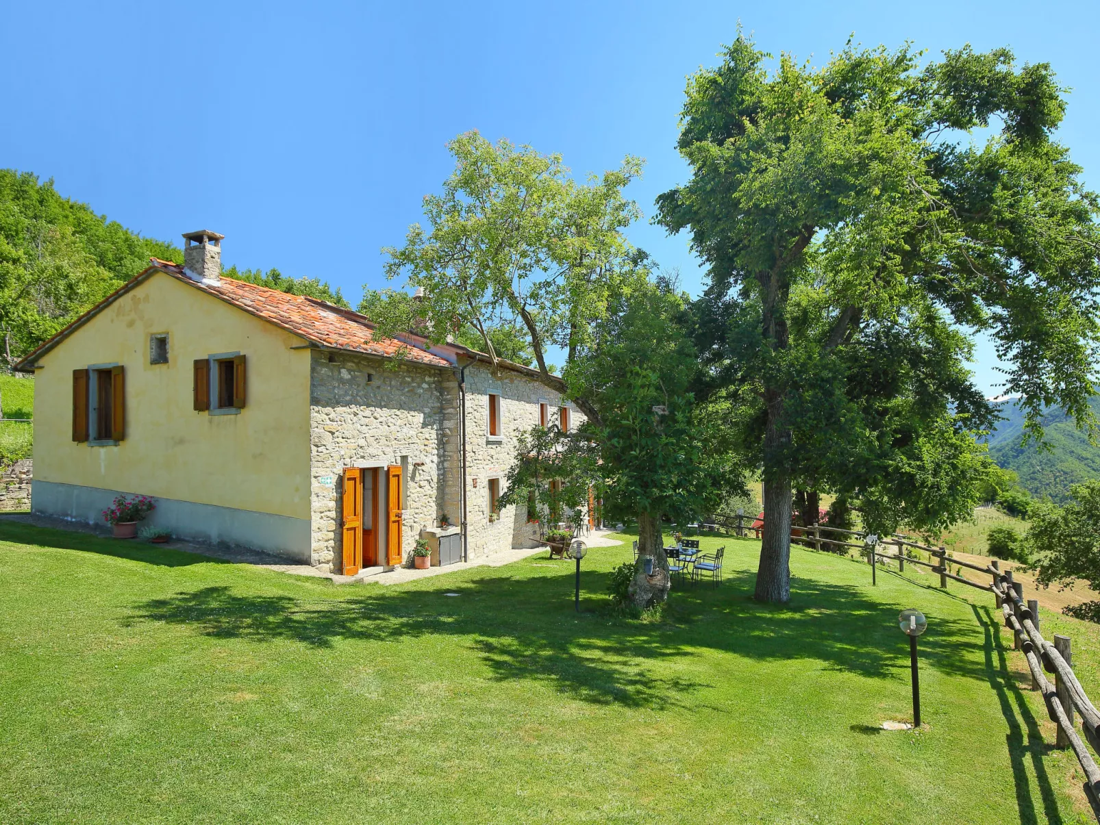 Azienda Agricola Piano Rosso-Buiten