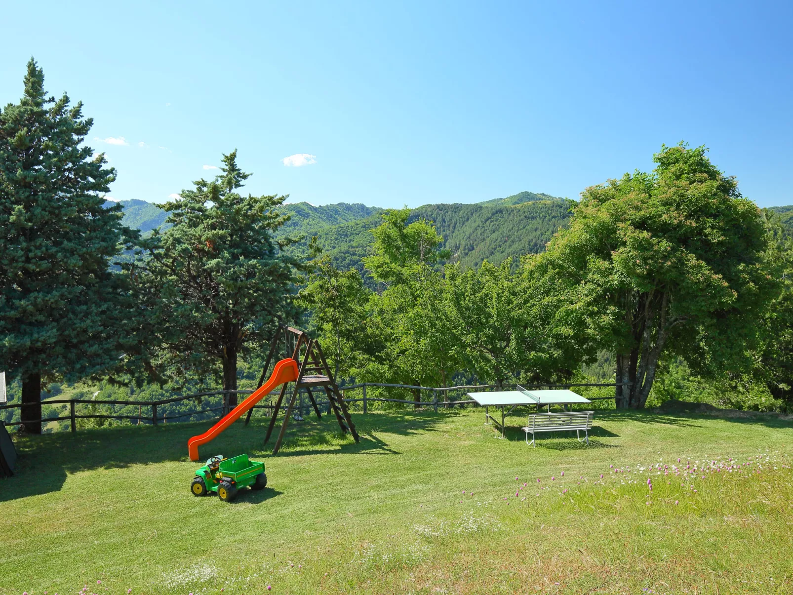 Azienda Agricola Piano Rosso-Buiten