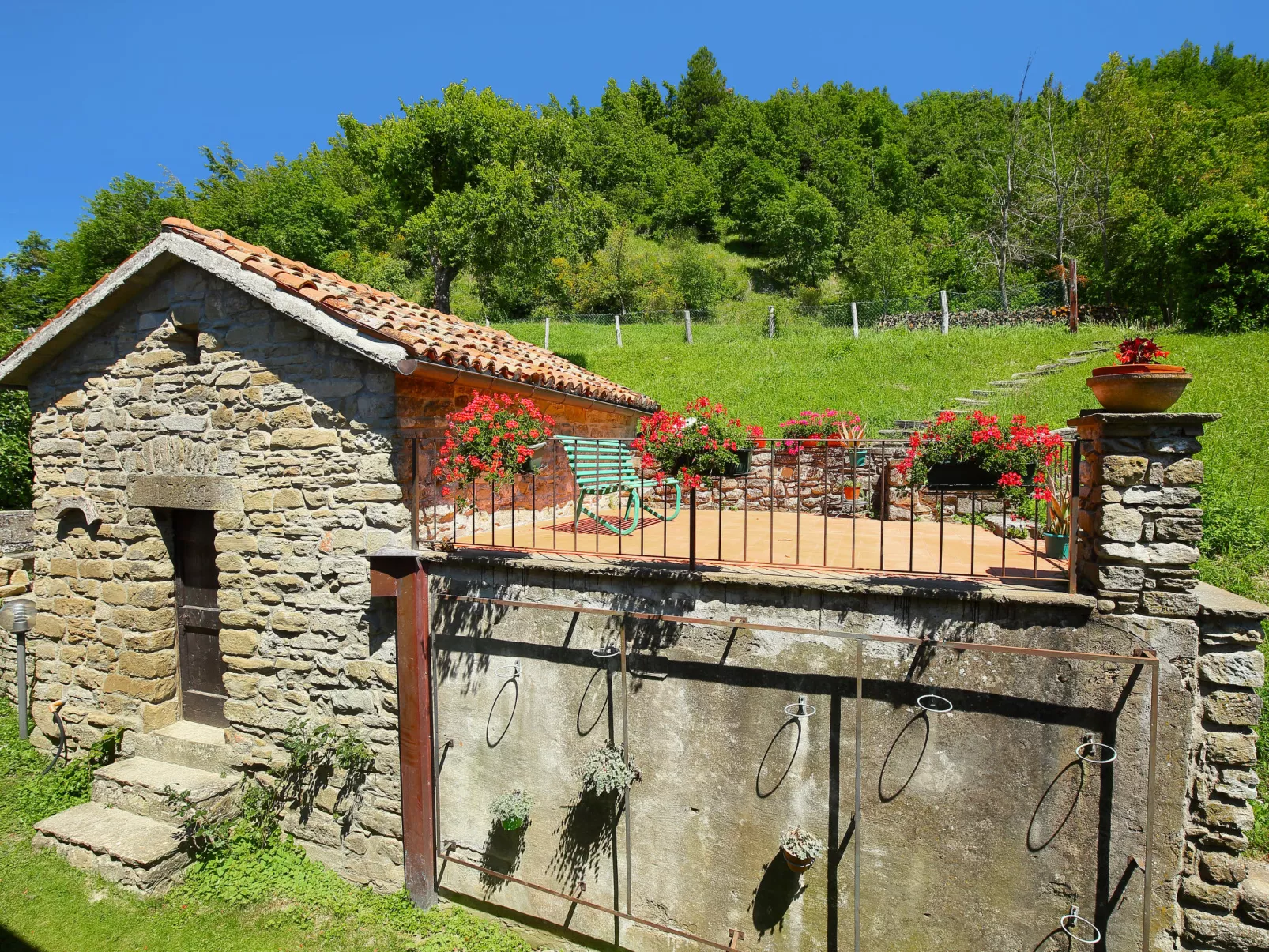 Azienda Agricola Piano Rosso-Buiten