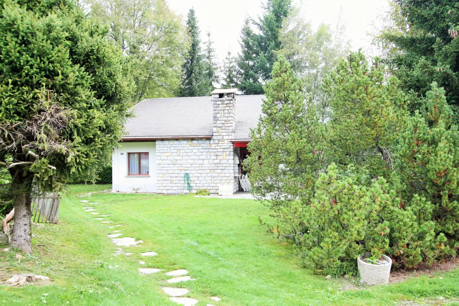 Chalet Le Chaînon-Buitenkant zomer