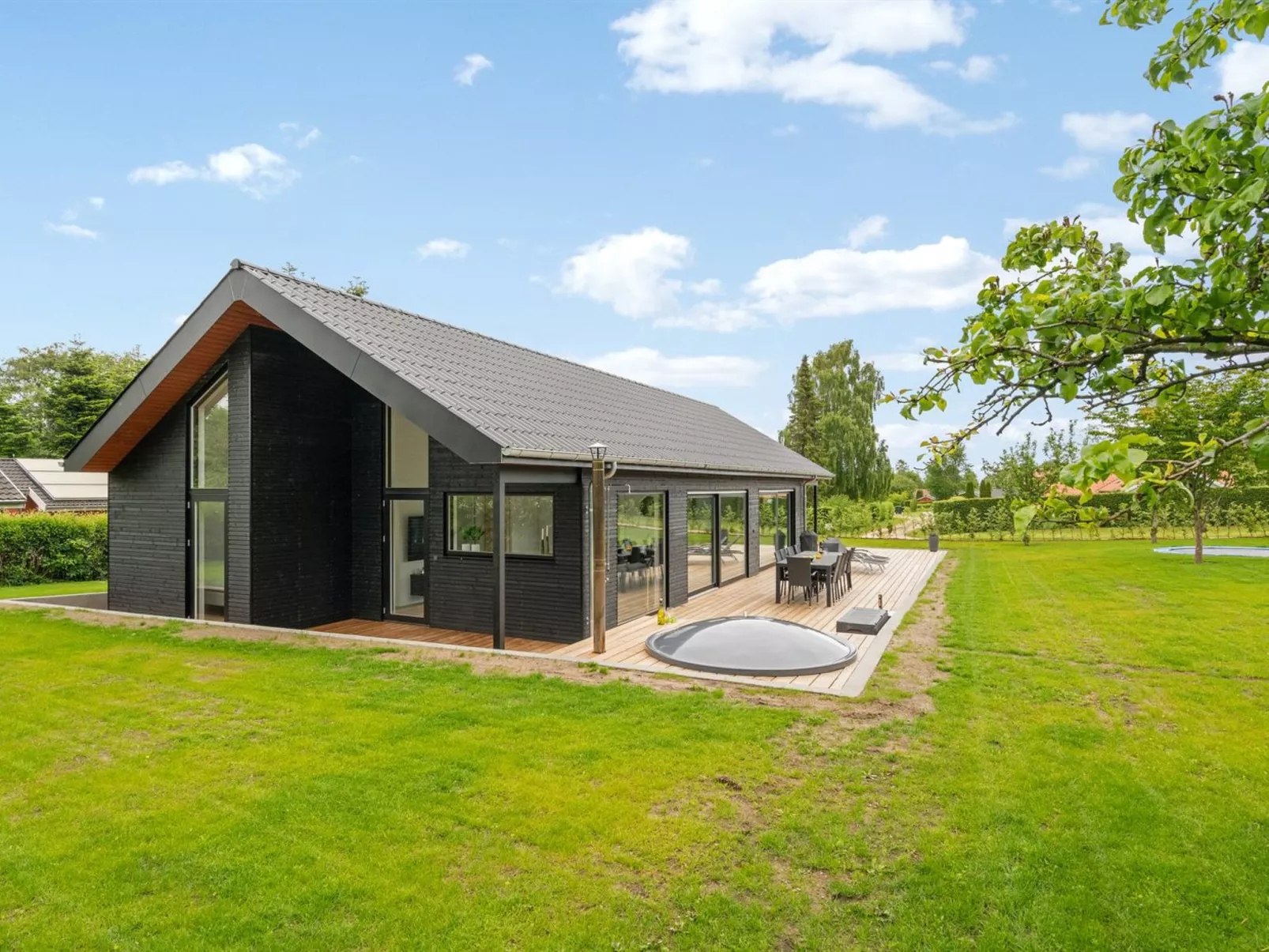 "Caris" - 950m from the sea-Buiten