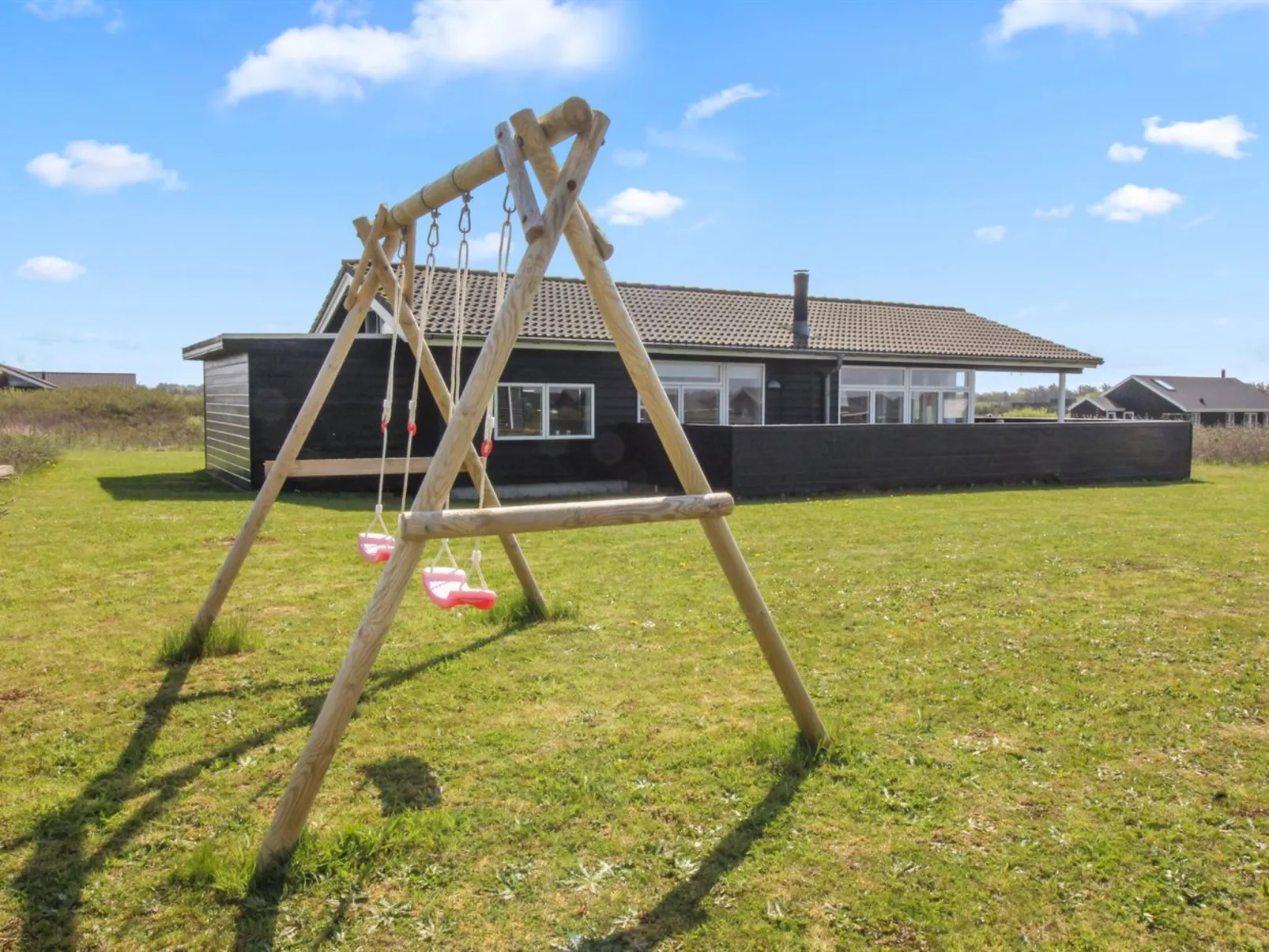 "Heidy" - 450m from the sea-Buiten