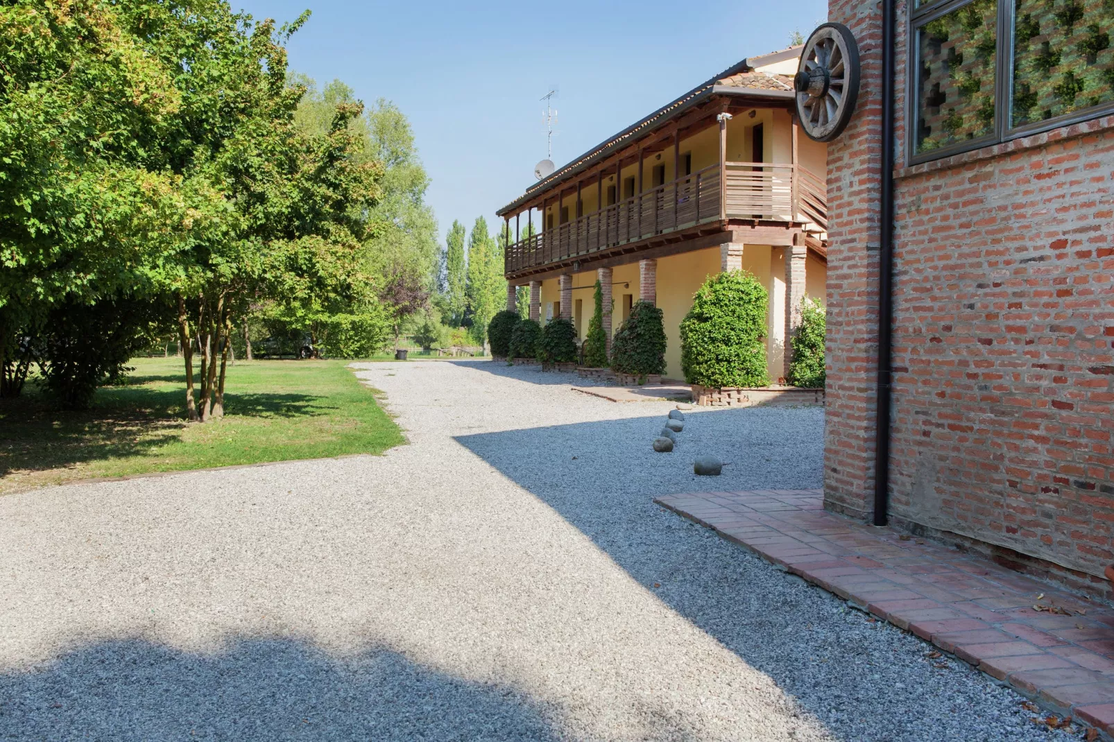 Due Laghi di Portomaggiore-Buitenkant zomer