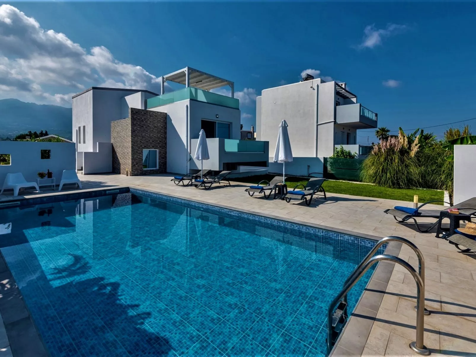 Xenos Luxury Villa IV