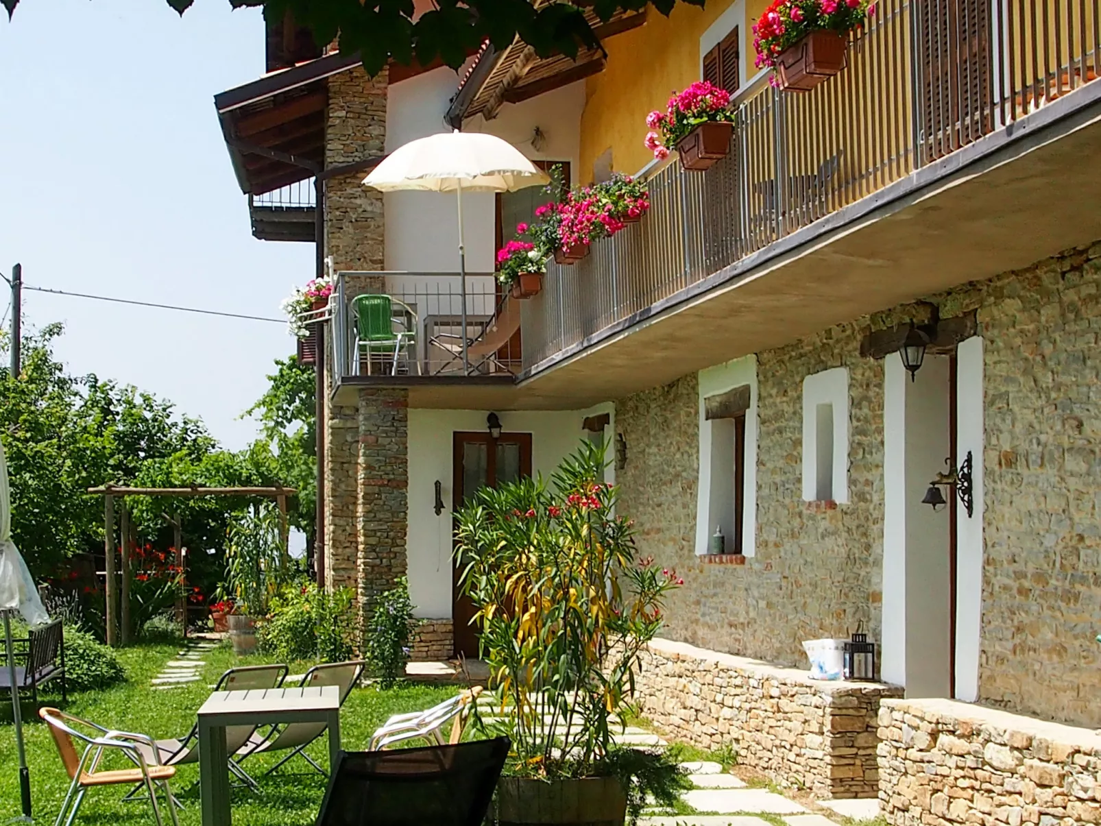 Casa Vacanza Cascina Lovera-Buiten