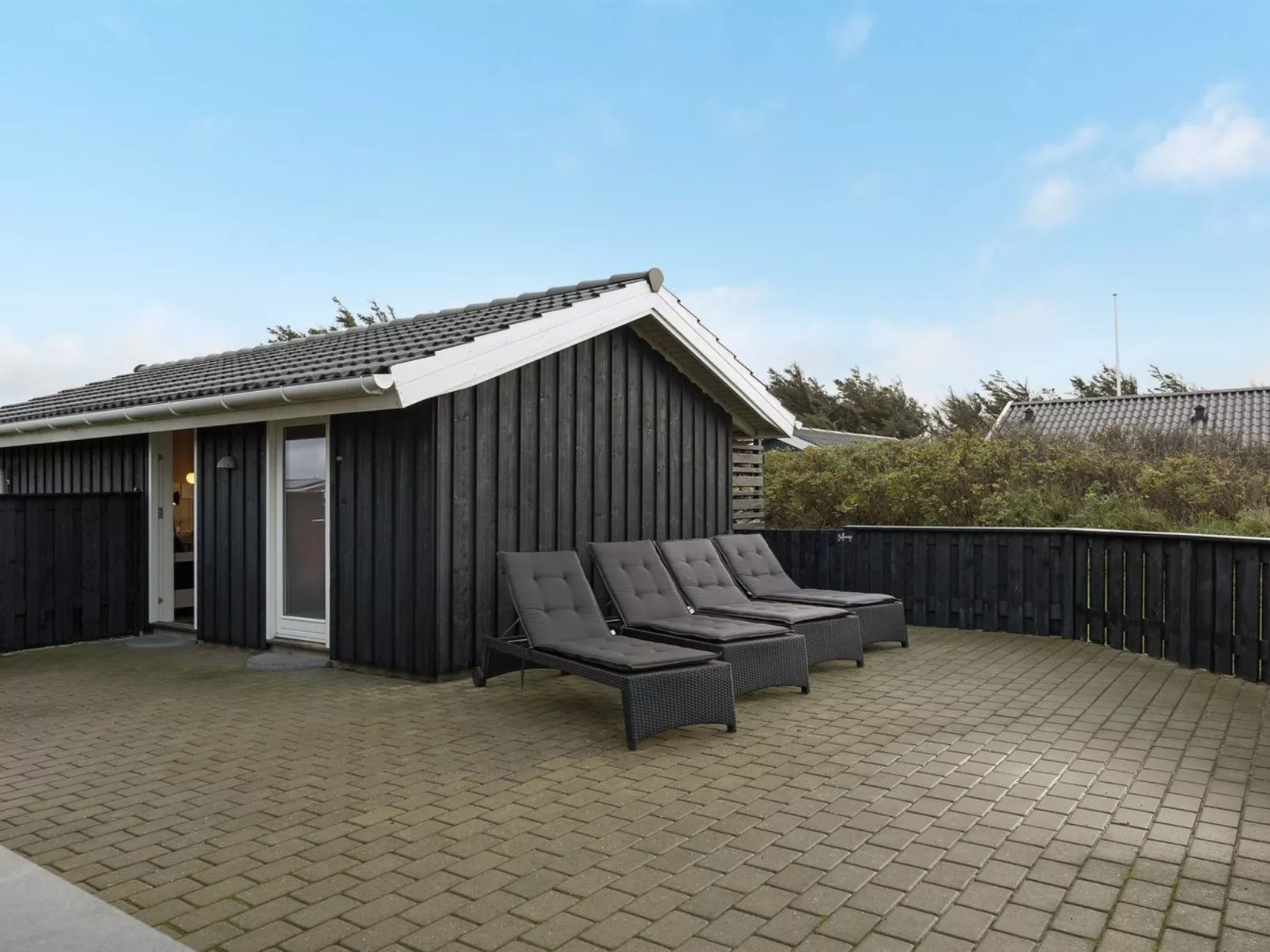 "Paul" - 100m from the sea-Buiten