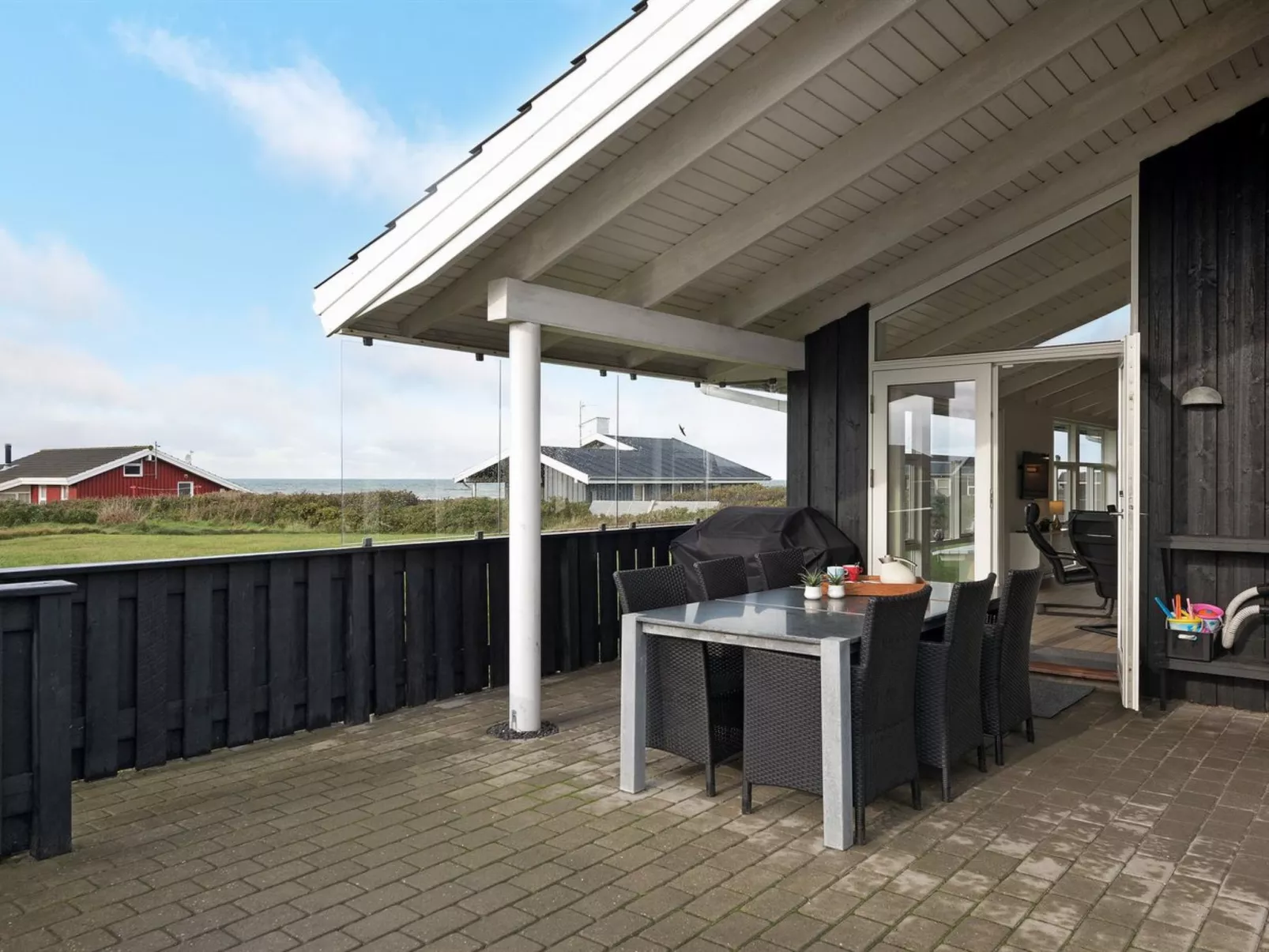 "Paul" - 100m from the sea-Buiten