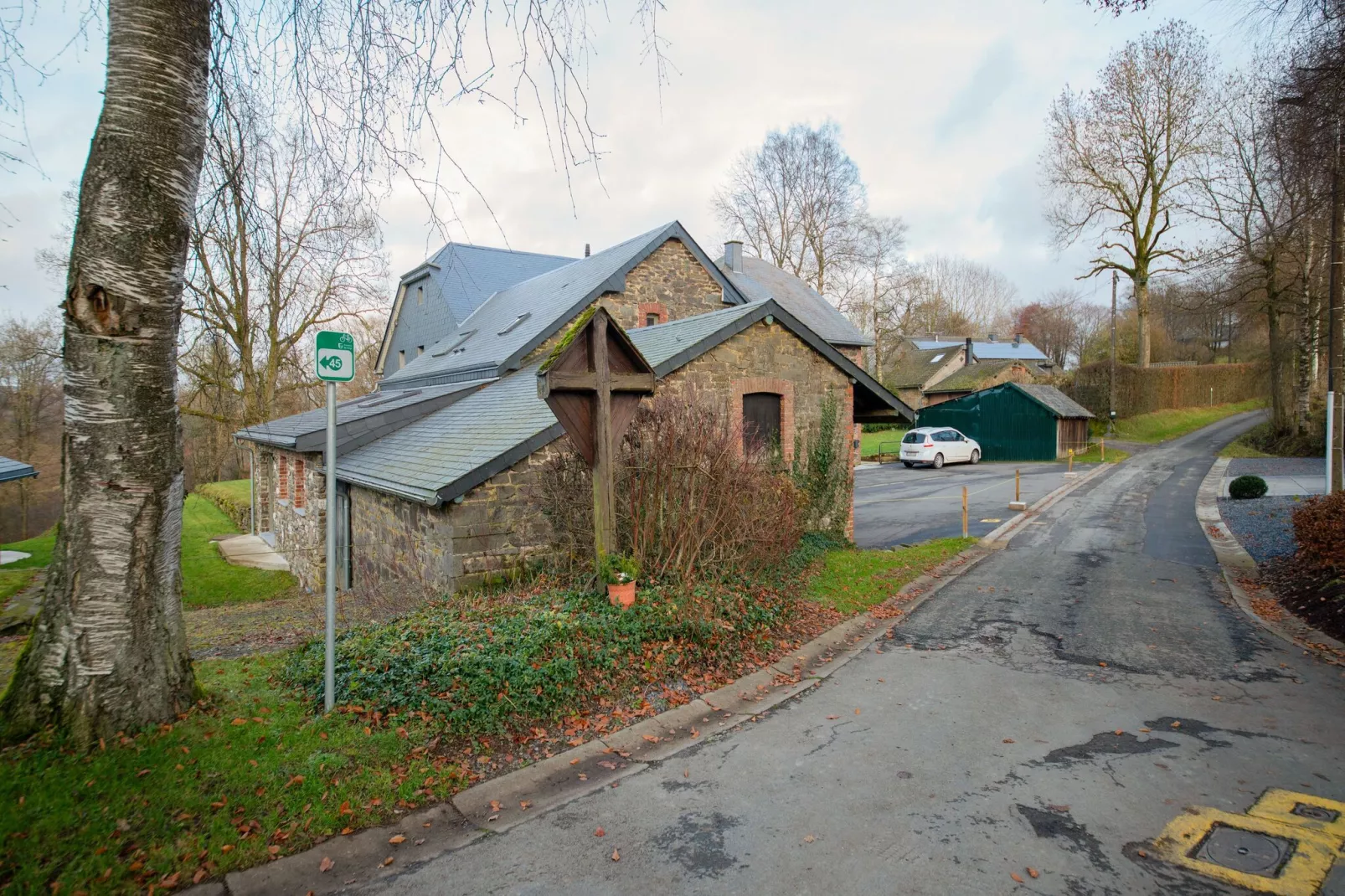 Superbe maison de vacances pour 15 adultes située à Champagne Le chêne et l'eau-Gebieden zomer 1km