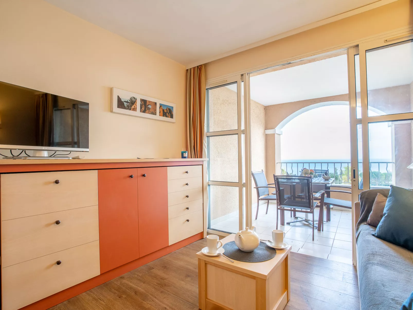 Le Village (E1215)-Binnen