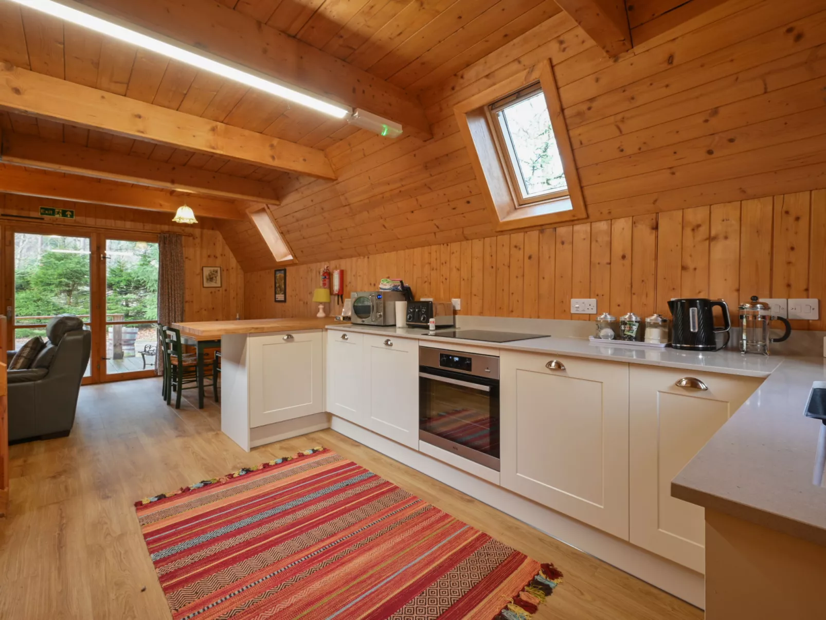 Birchwood Cottage-Binnen