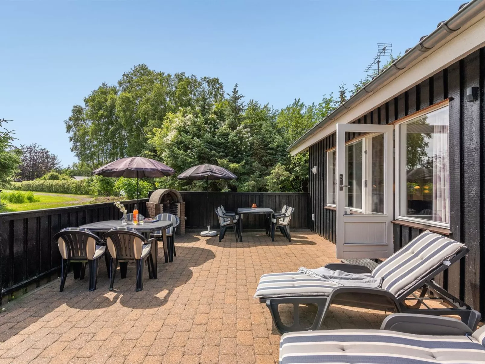 "Zenitha" - 300m from the sea-Buiten