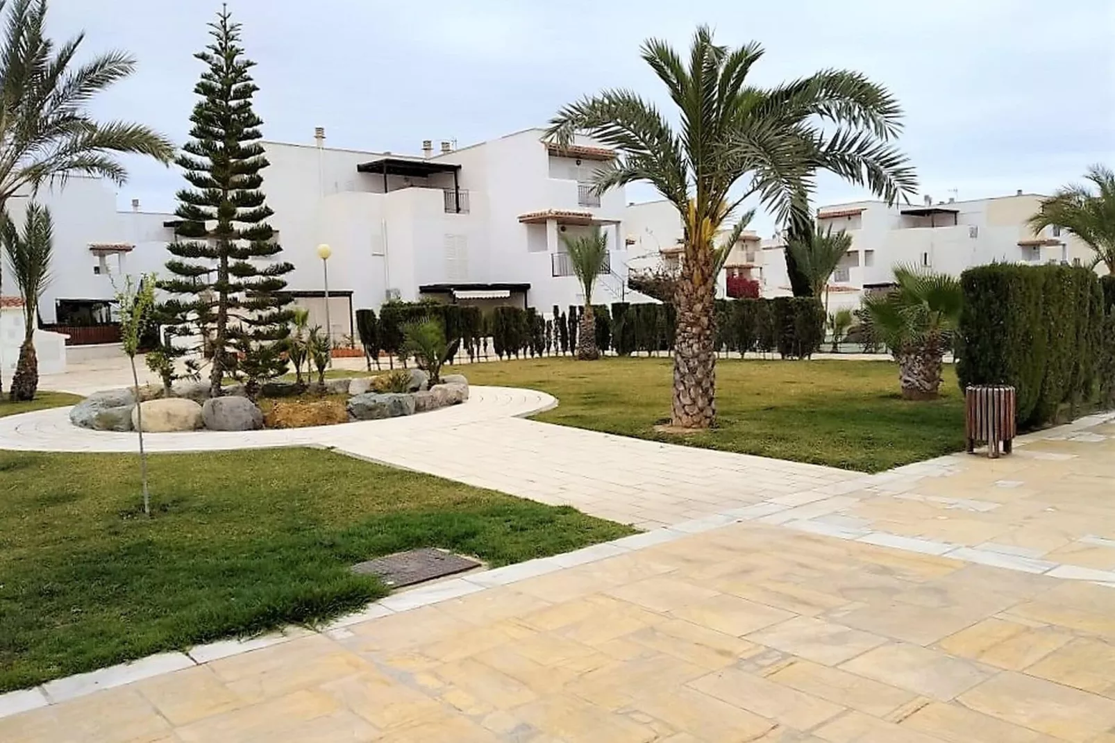 Natura World Duplex con patio privado 1d y 2b-Buitenkant zomer