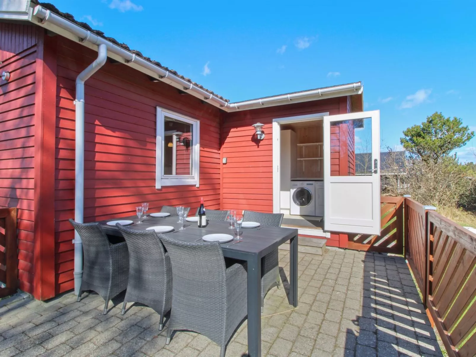 "Yanne" - 400m from the sea-Buiten