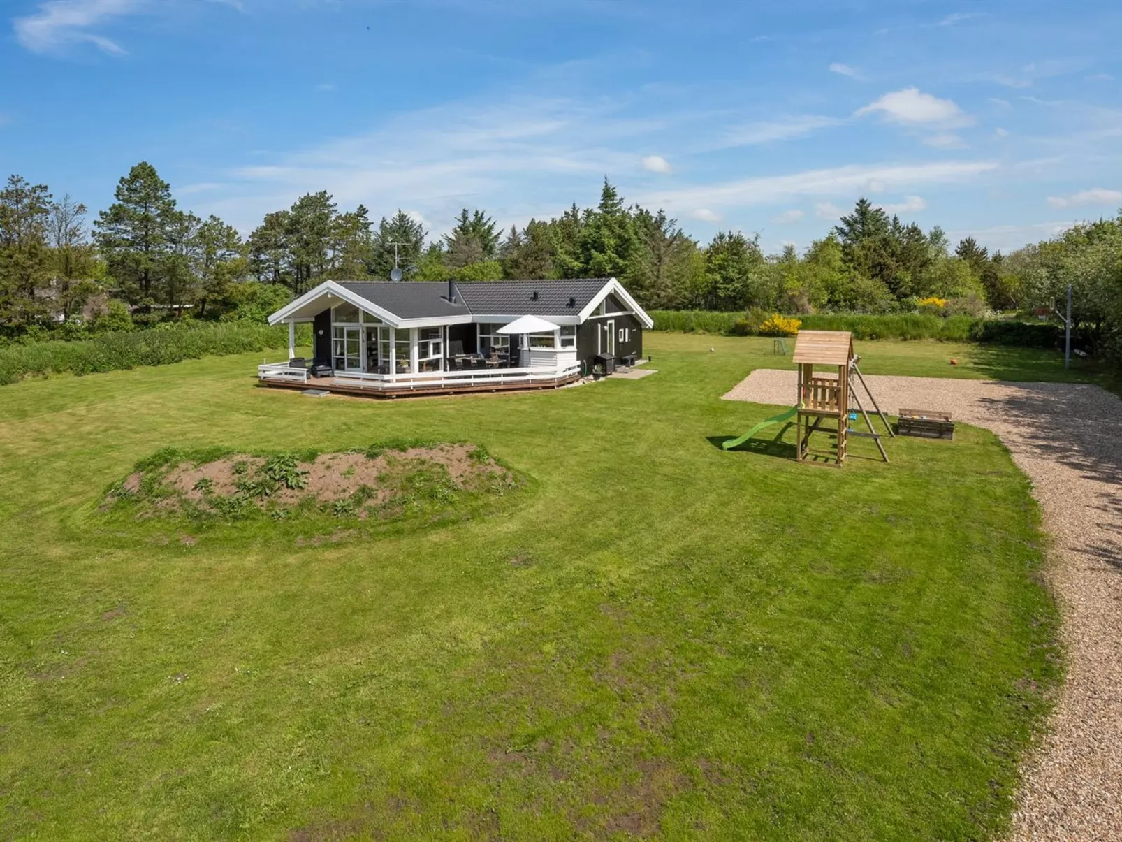 "Sviðandi" - 1.5km from the sea-Buiten