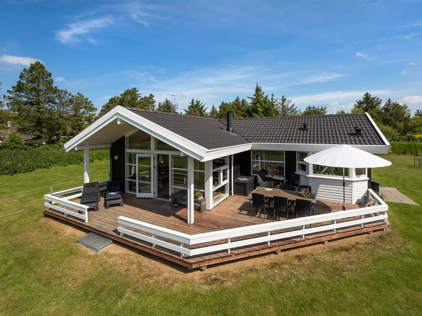 "Sviðandi" - 1.5km from the sea-Buiten