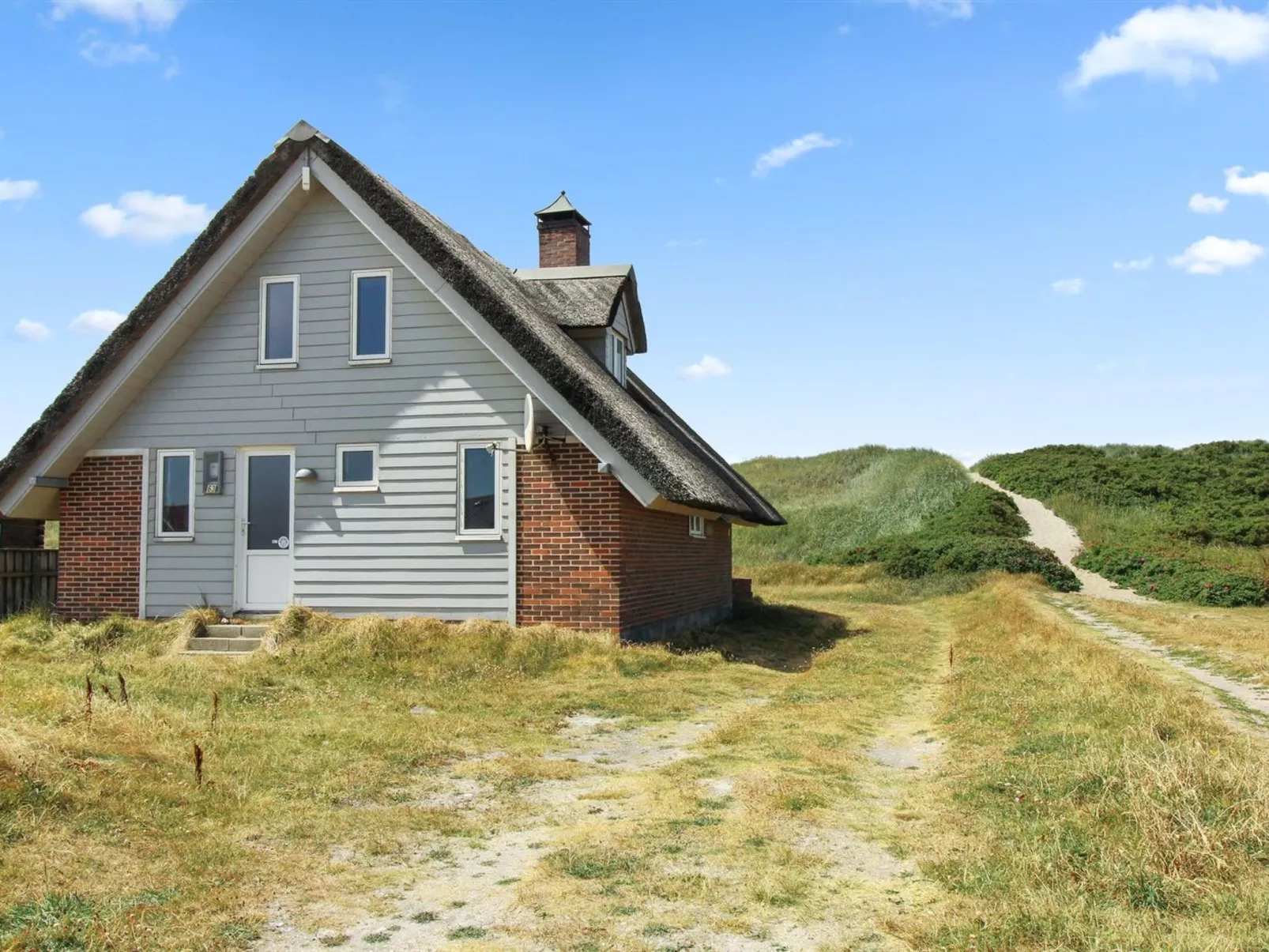"Frithbjorn" - 50m from the sea-Buiten