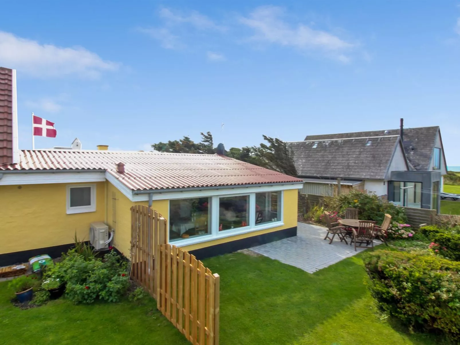 "Larentius" - 200m from the sea-Buiten