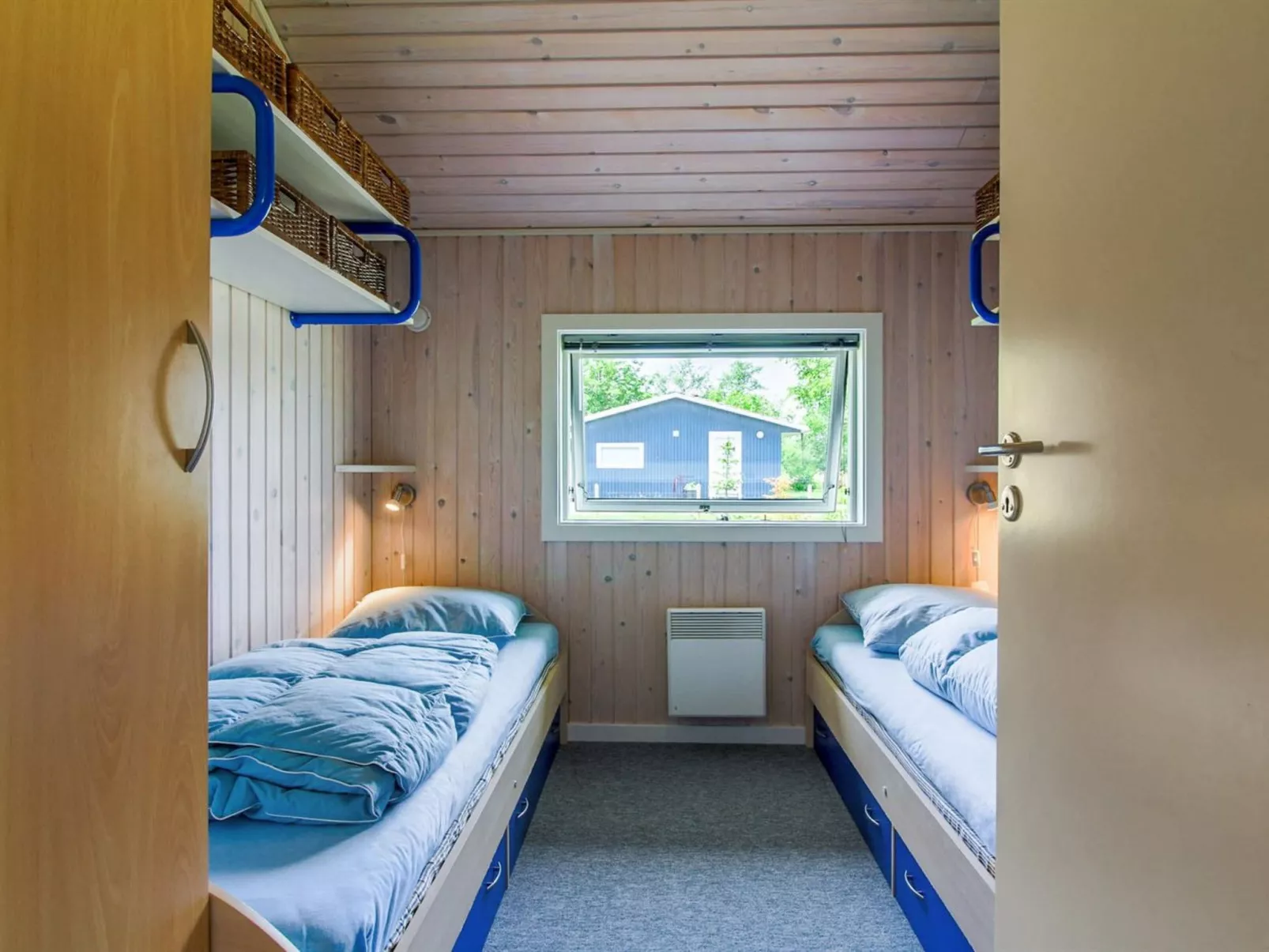 "Truls" - 800m from the sea-Binnen