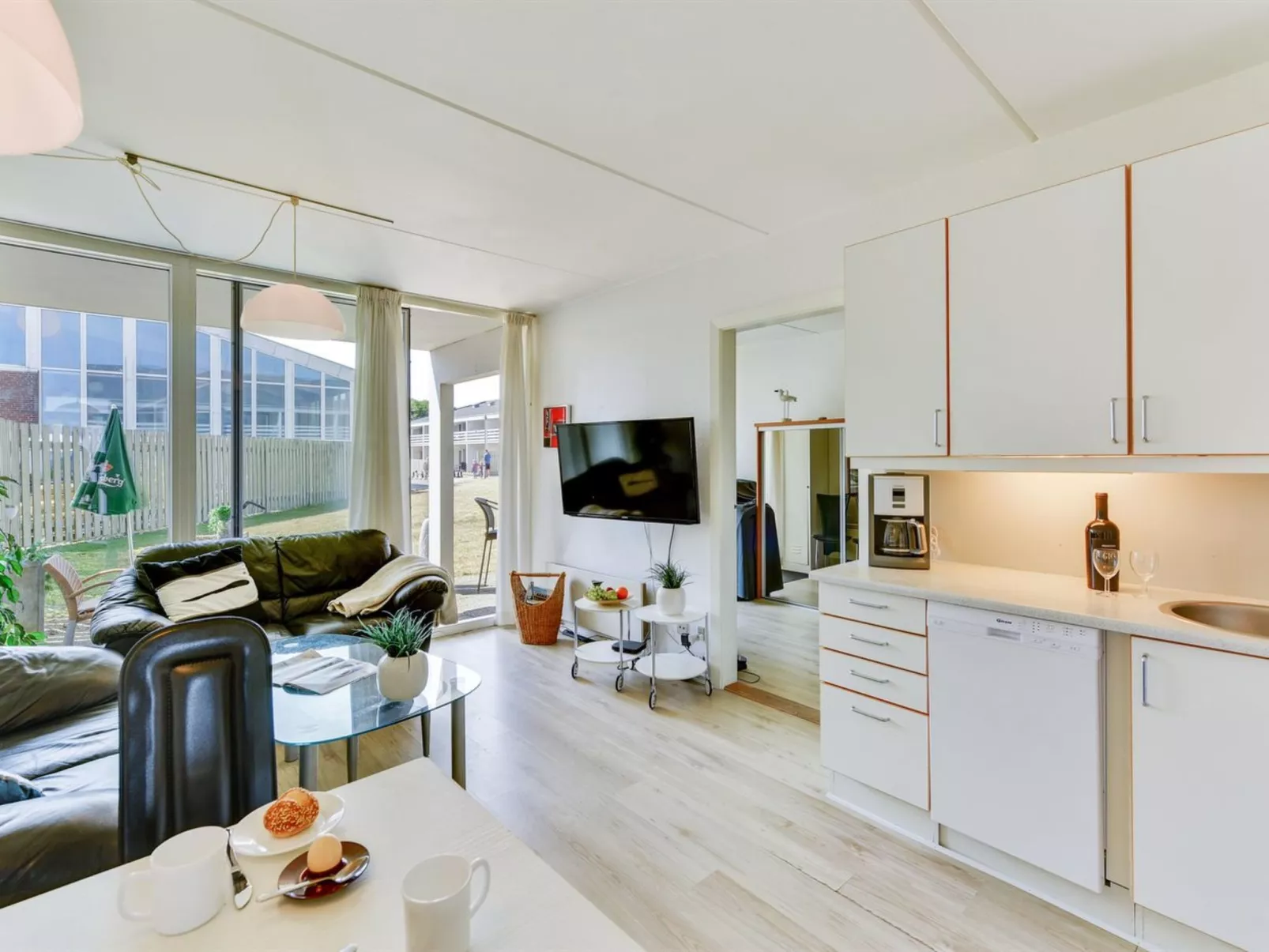 "Marketta" - 250m from the sea-Binnen