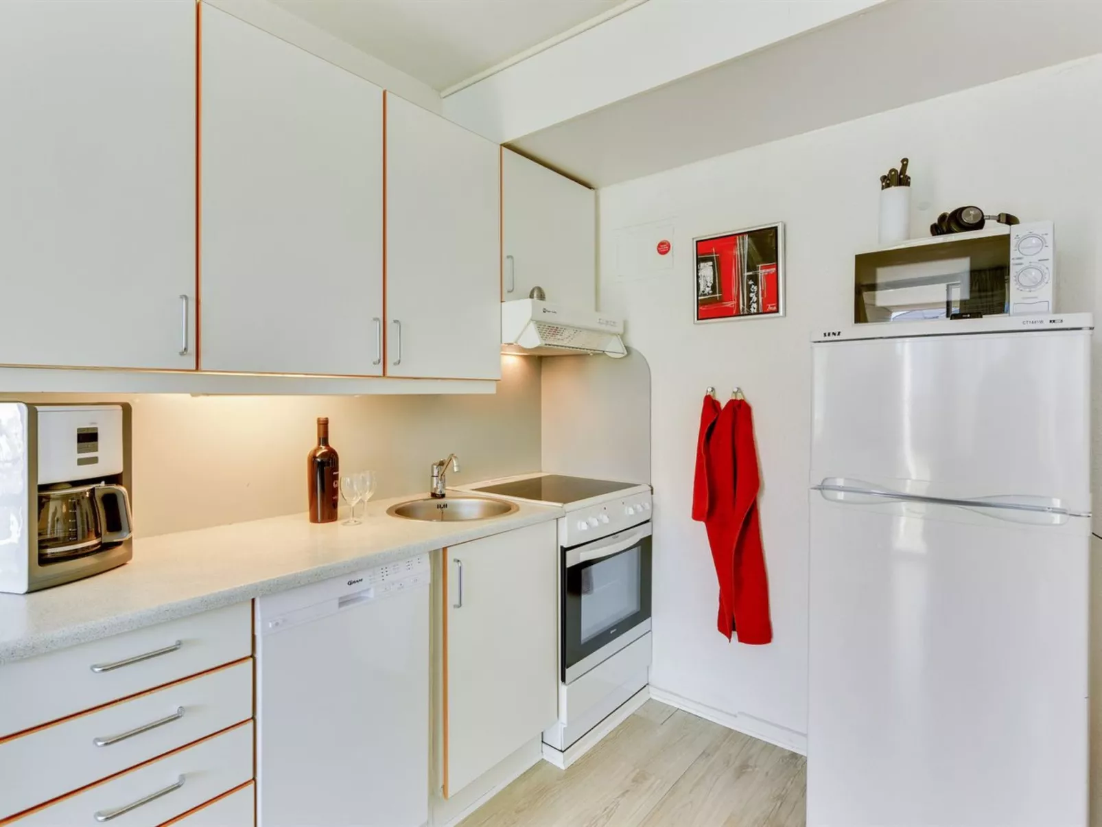 "Marketta" - 250m from the sea-Binnen