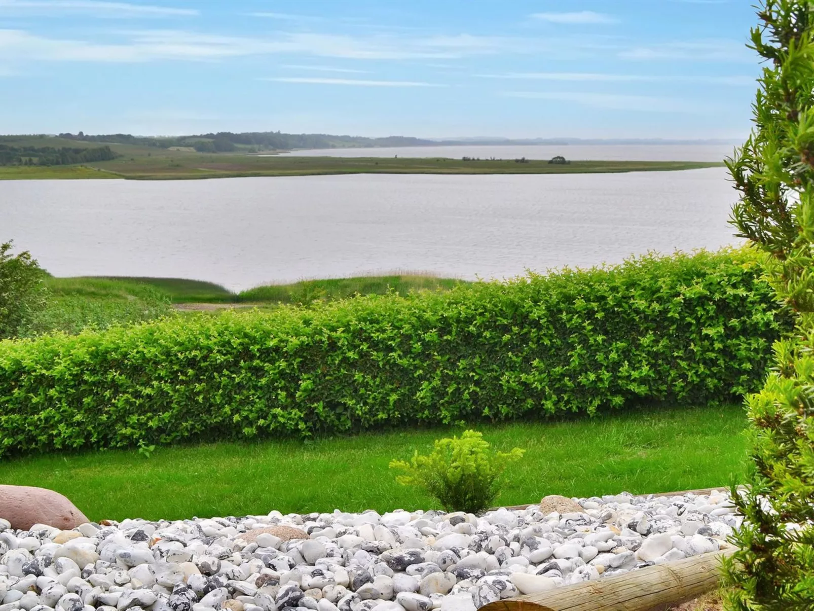 "Pirkka" - 50m to the inlet-Buiten