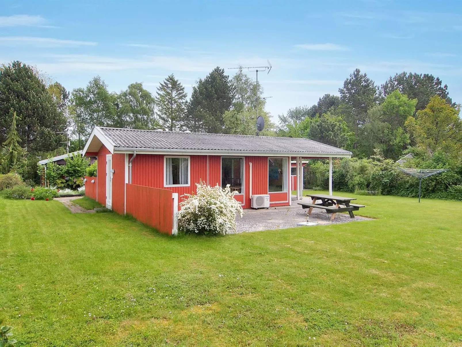 "Juris" - 200m from the sea-Buiten