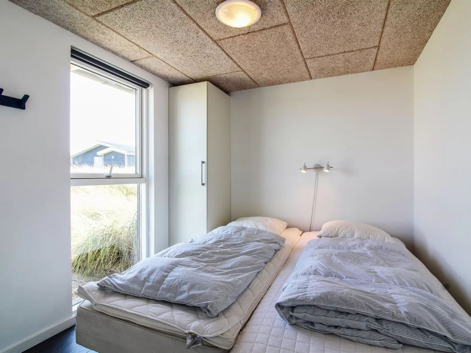 "Antonie" - 95m from the sea-Binnen