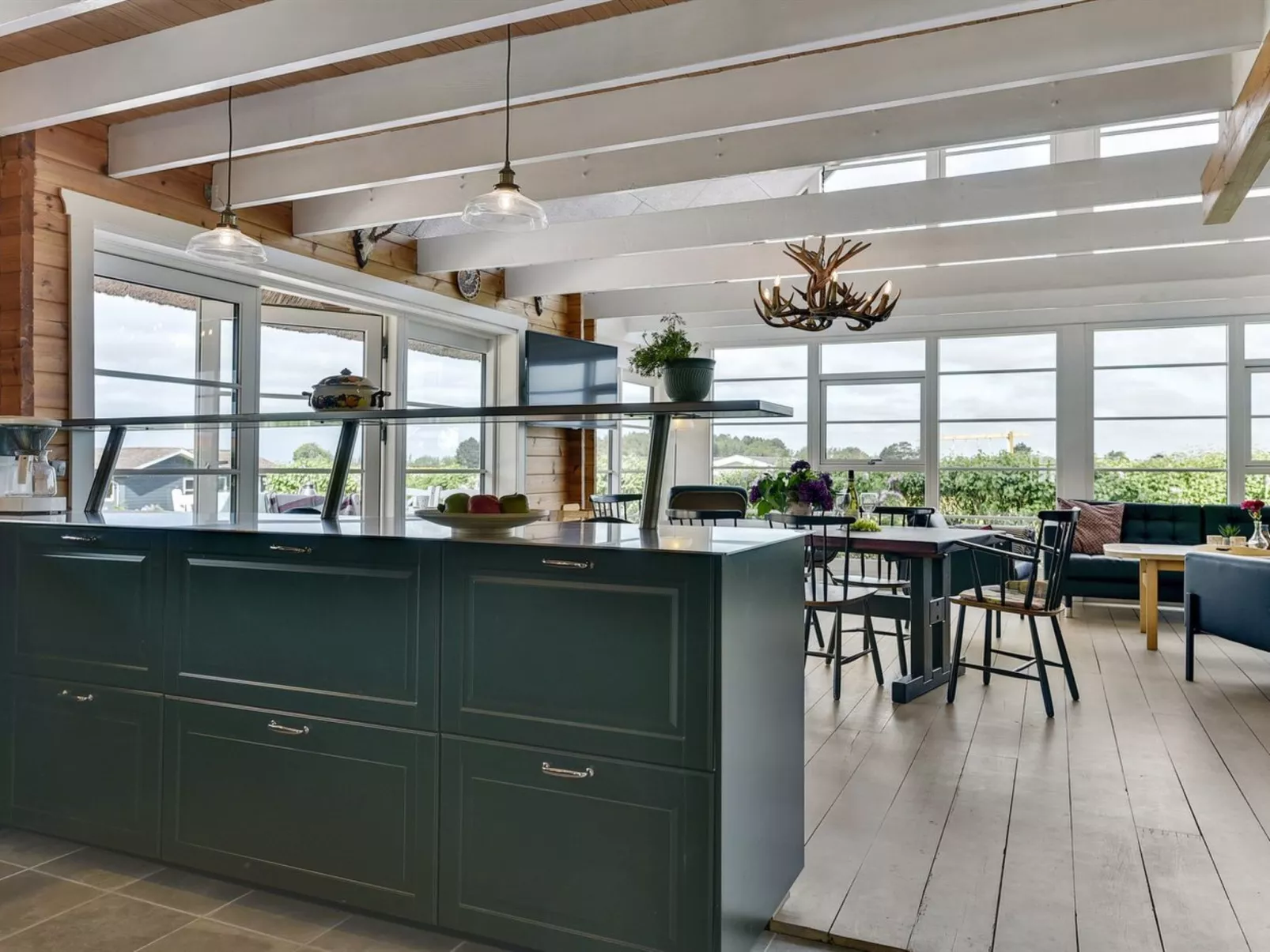 "Ginnie" - 300m from the sea-Binnen