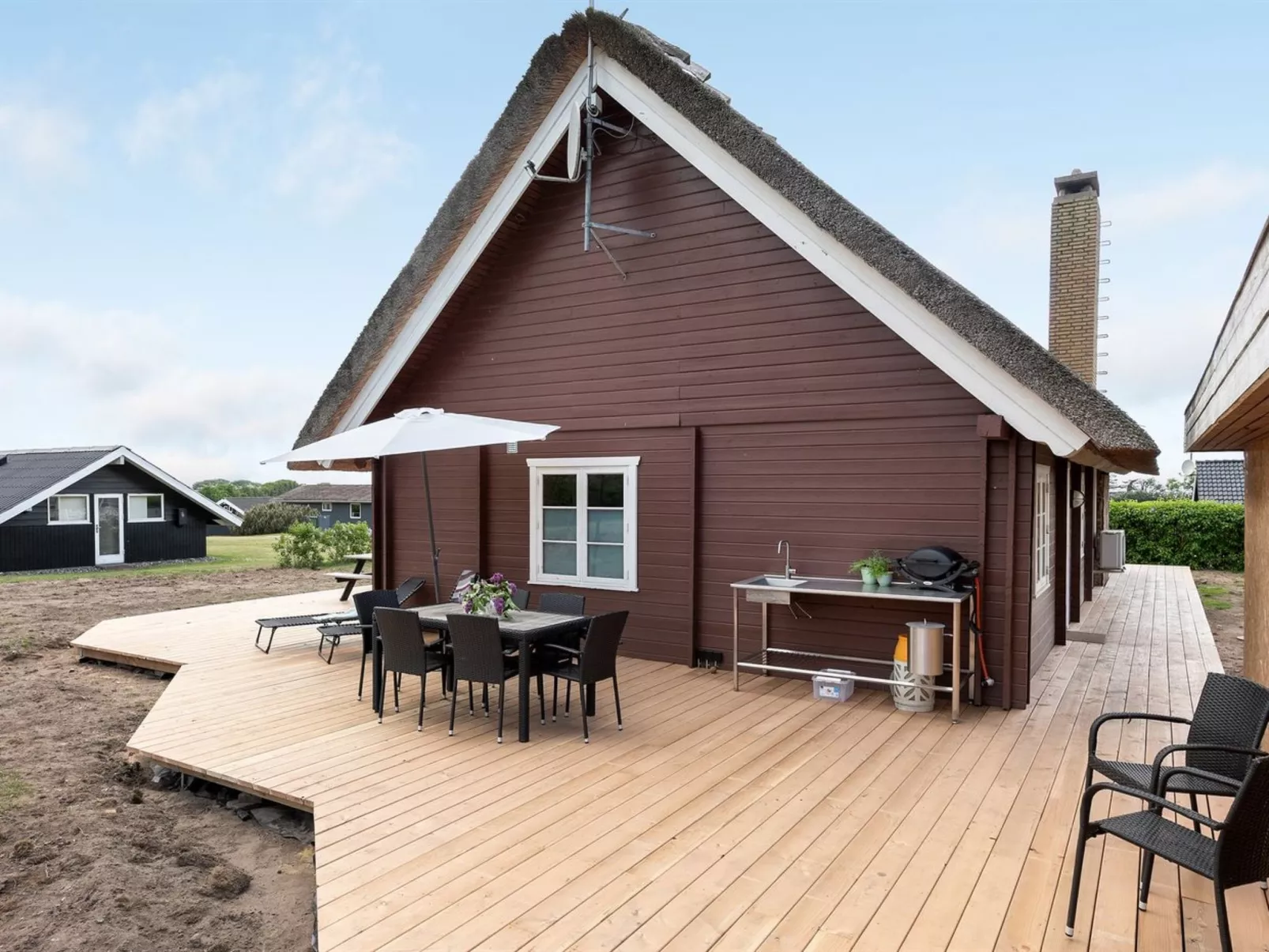 "Ginnie" - 300m from the sea-Buiten