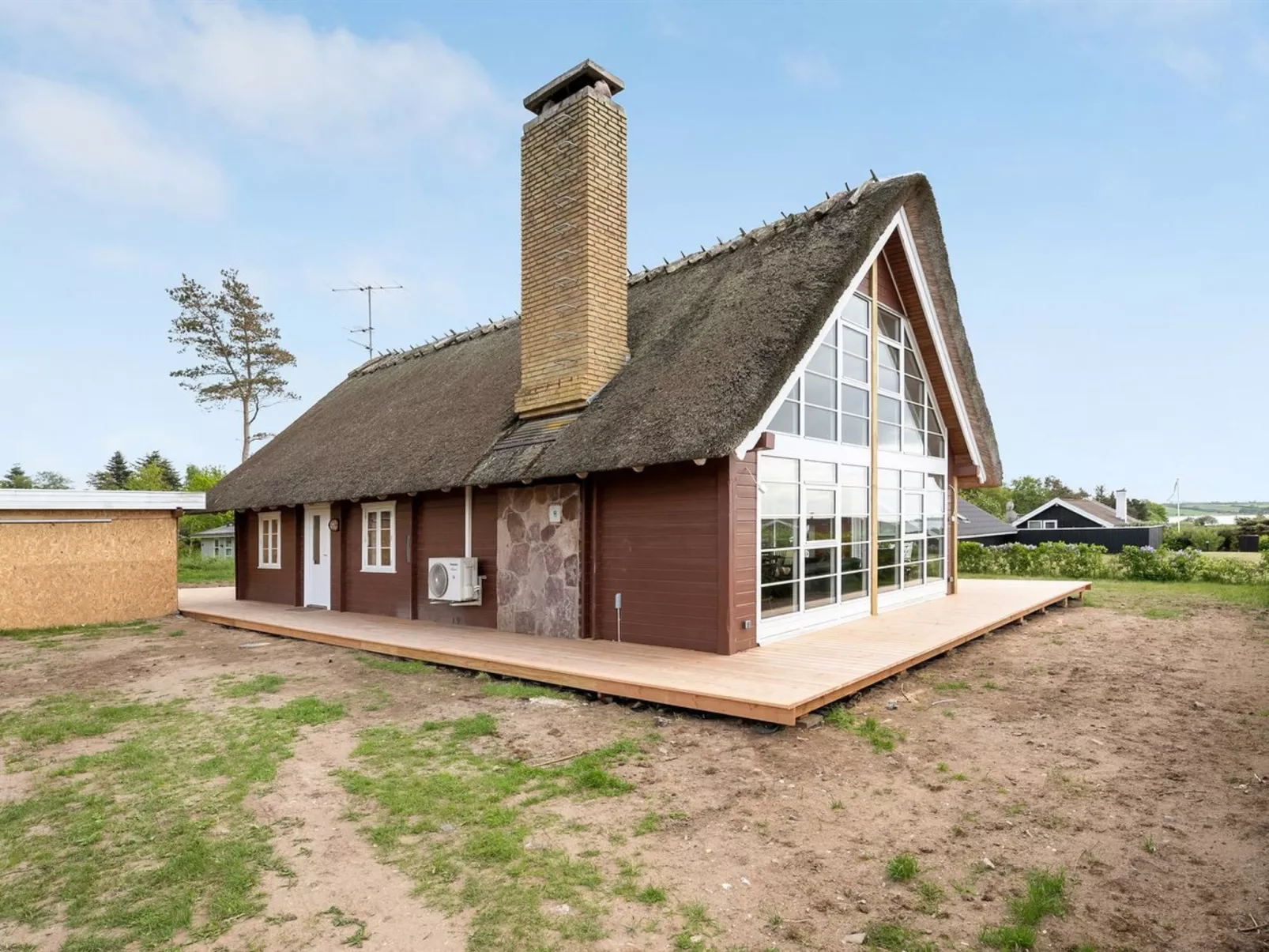 "Ginnie" - 300m from the sea-Buiten