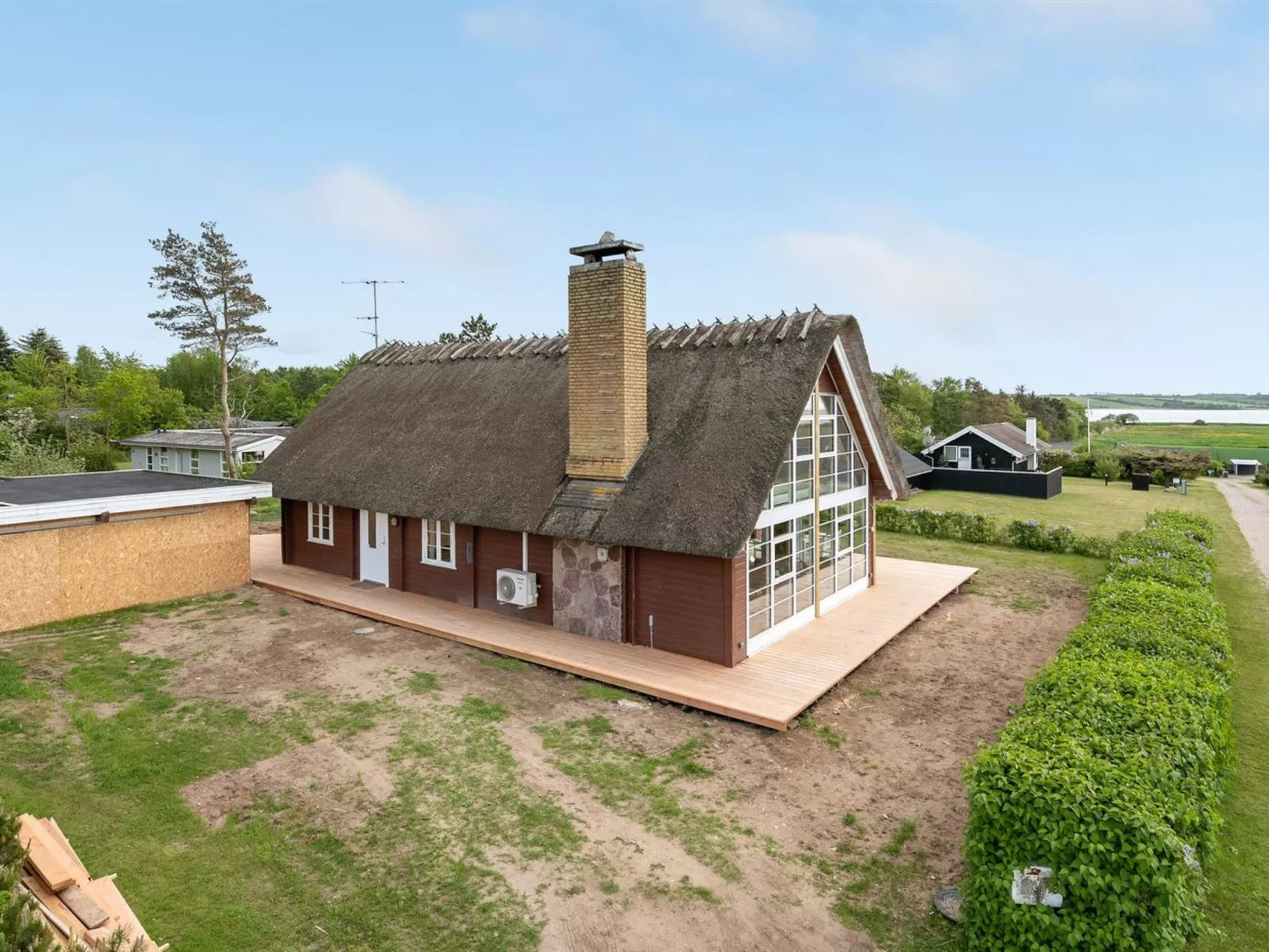 "Ginnie" - 300m from the sea-Buiten