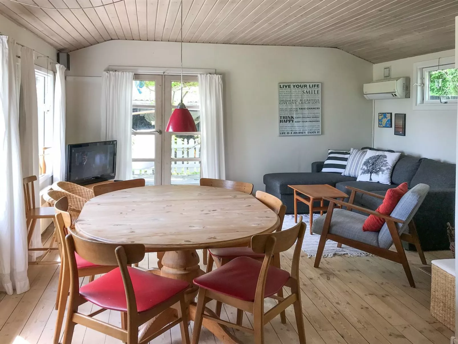"Vojo" - 100m from the sea-Binnen