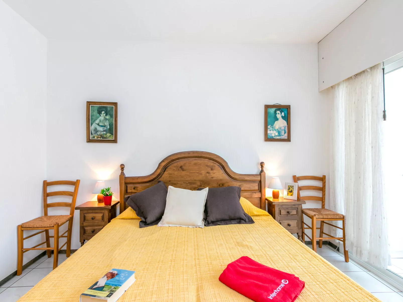 Roses Holiday Center-Binnen