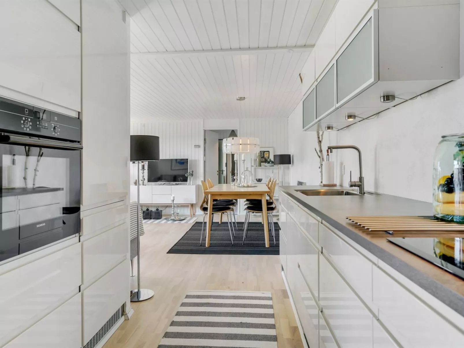 "Tarvo" - 500m from the sea-Binnen