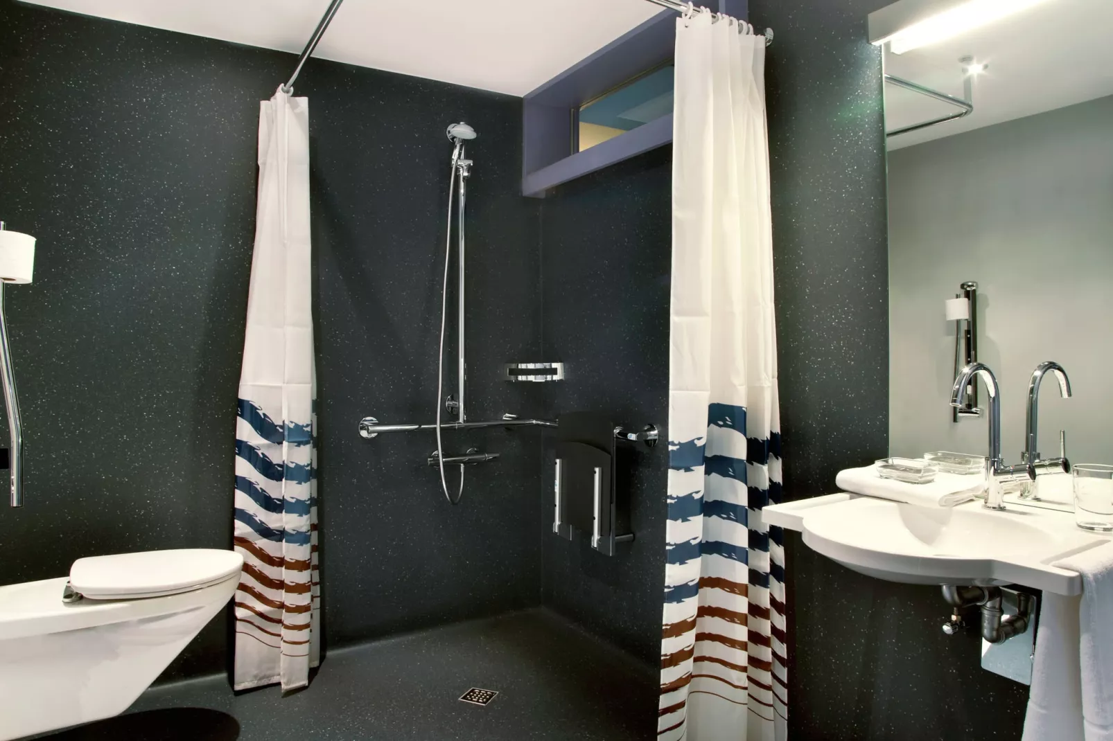 Les Narcisses-Badkamer