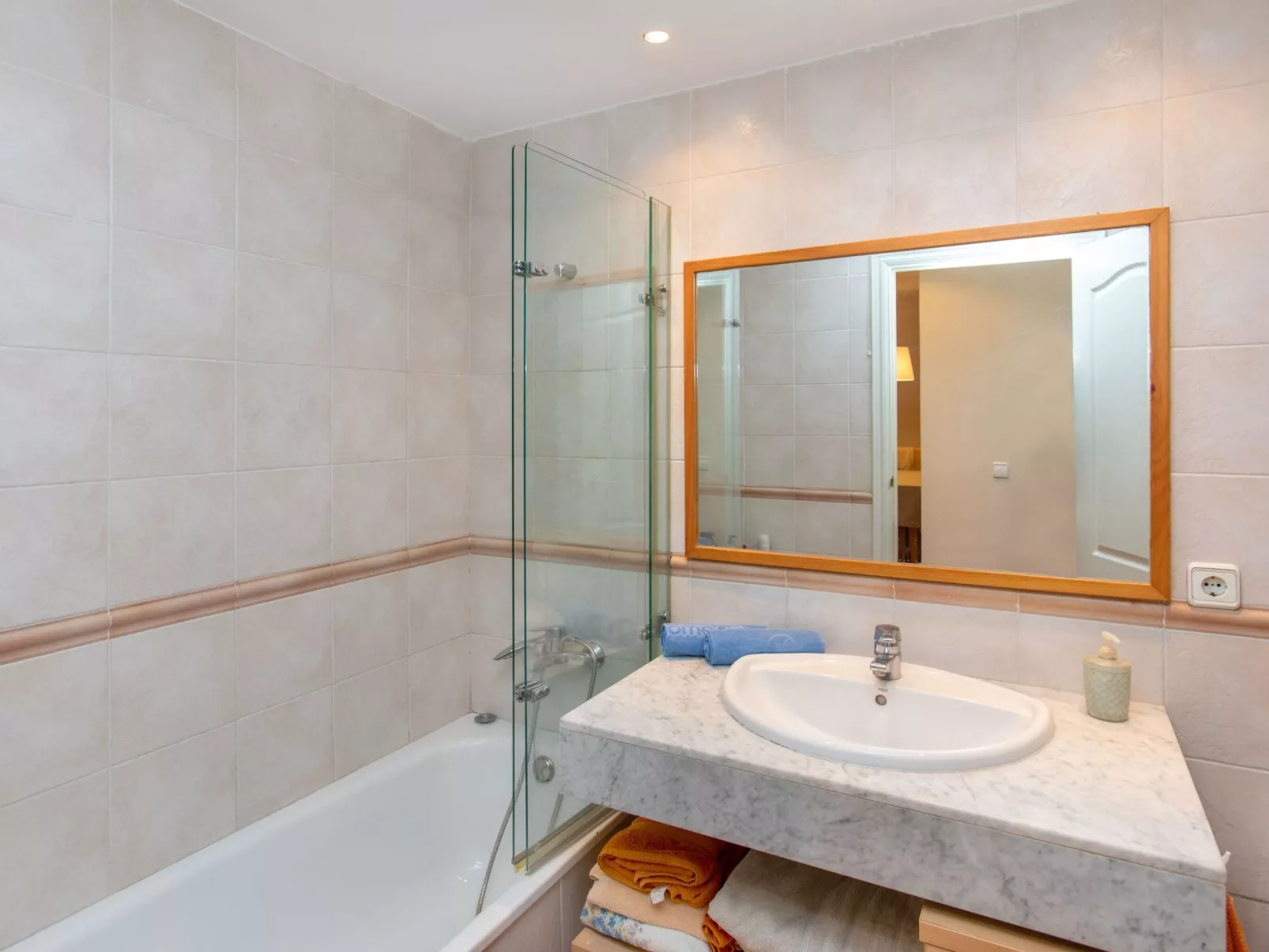 GreenMar B Down/bajo acceso piscina/Pool-Binnen