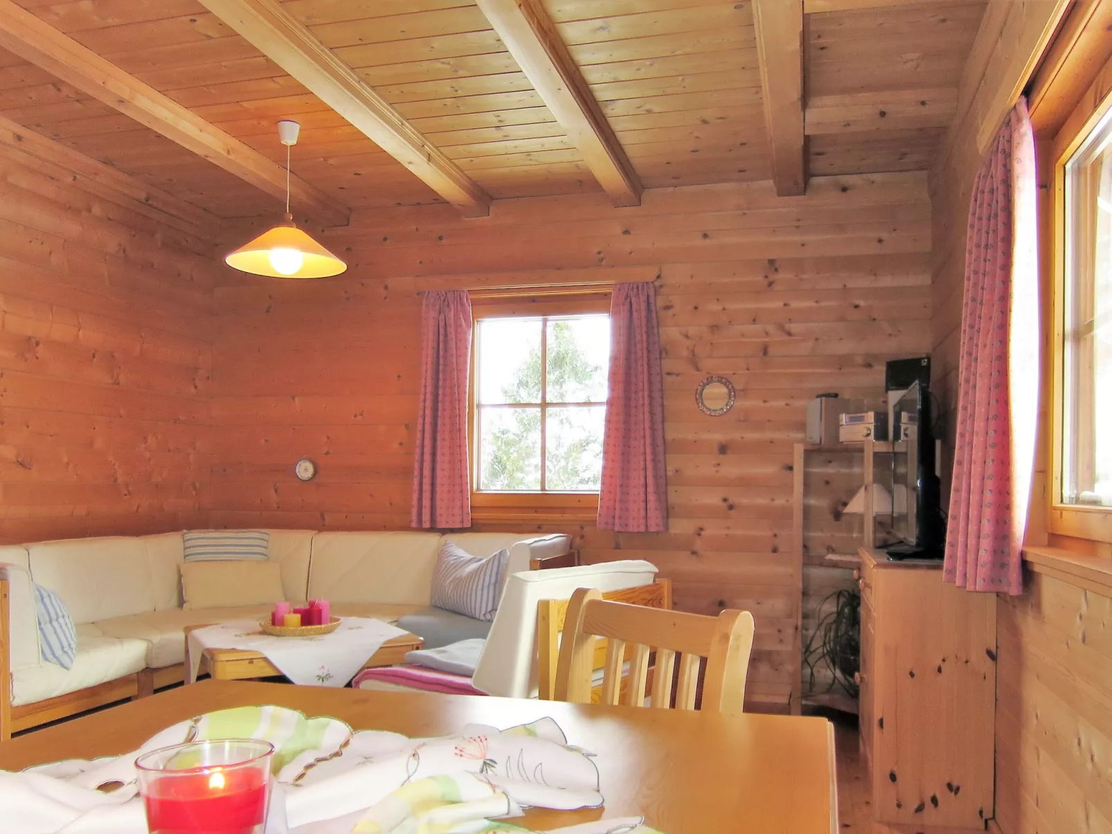Simons Blockhütte-Binnen