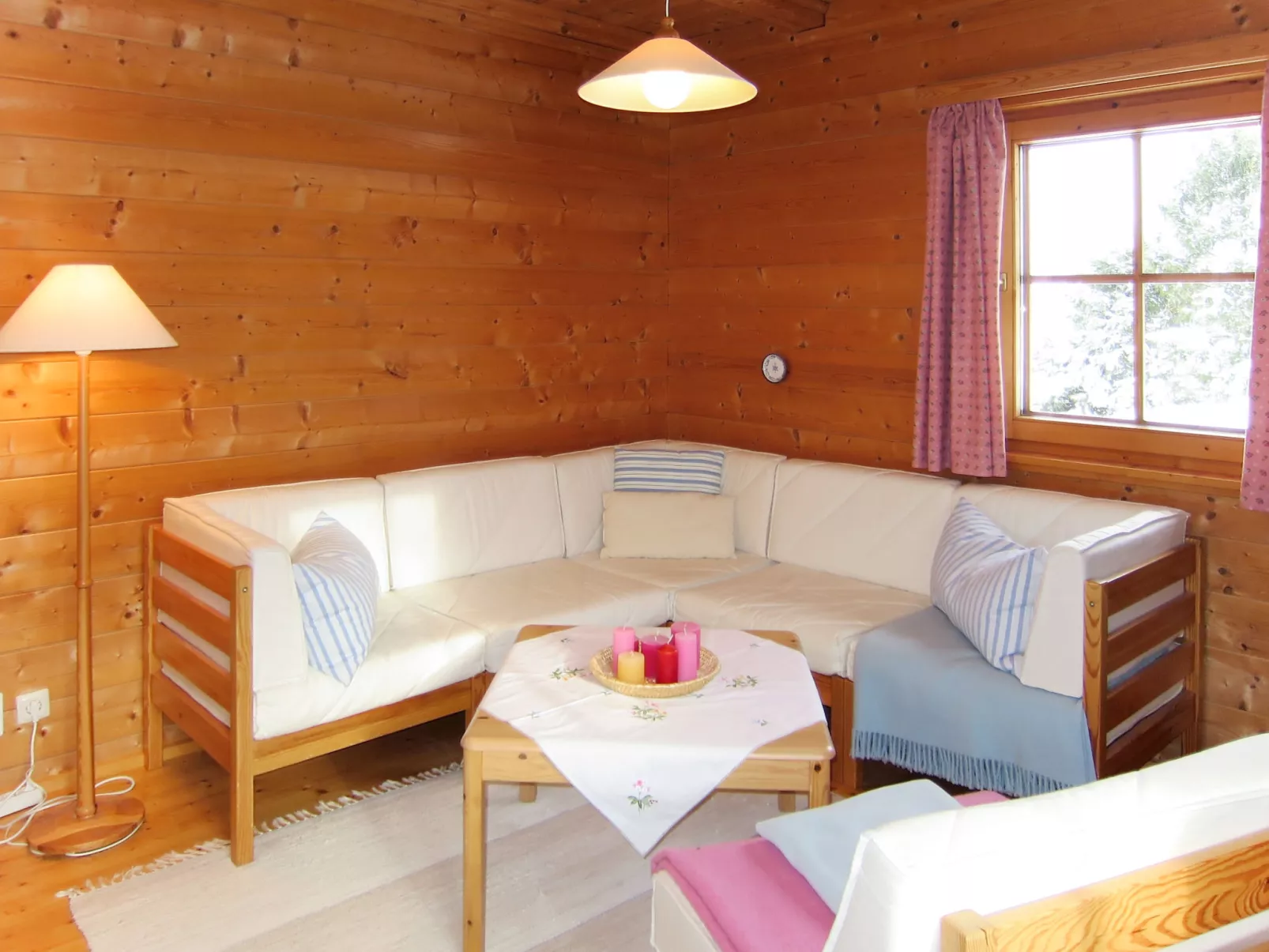 Simons Blockhütte-Binnen