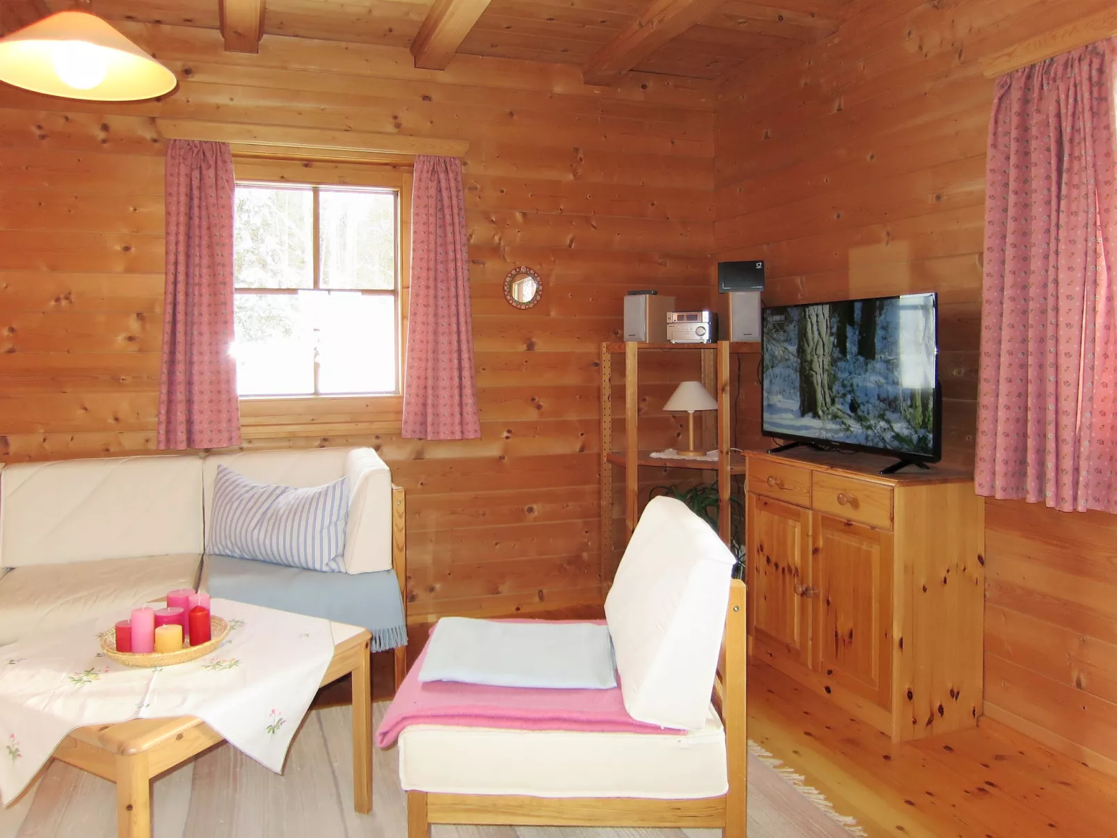 Simons Blockhütte-Binnen