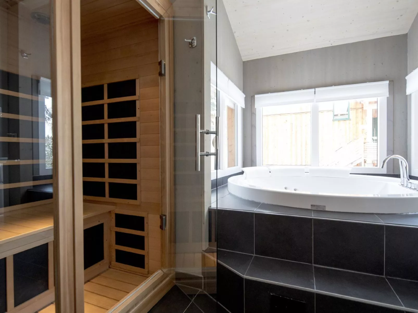 47# mit IR-Sauna& Sprudelbad Innen-Binnen