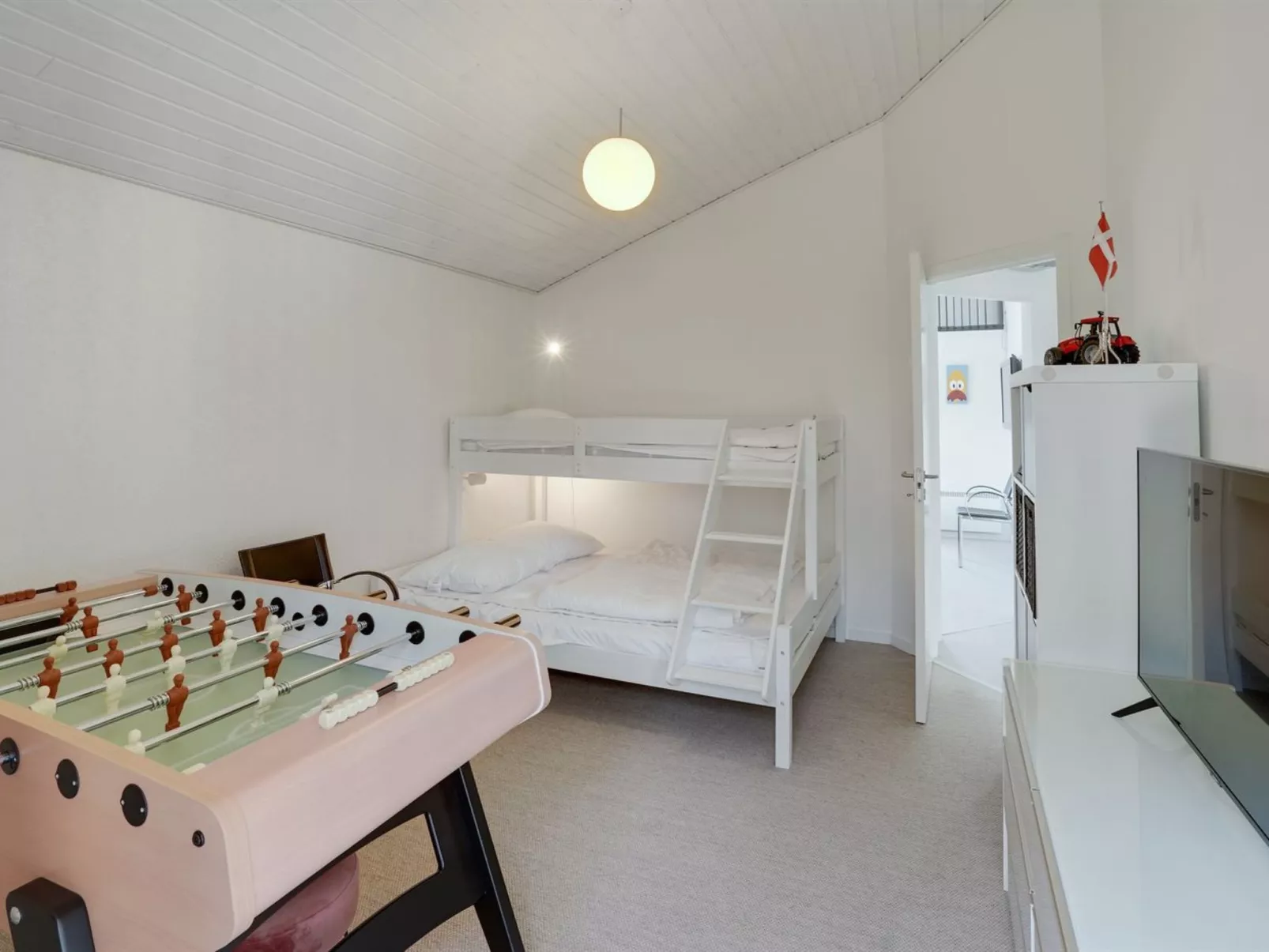 "Lella" - 2.3km from the sea-Binnen