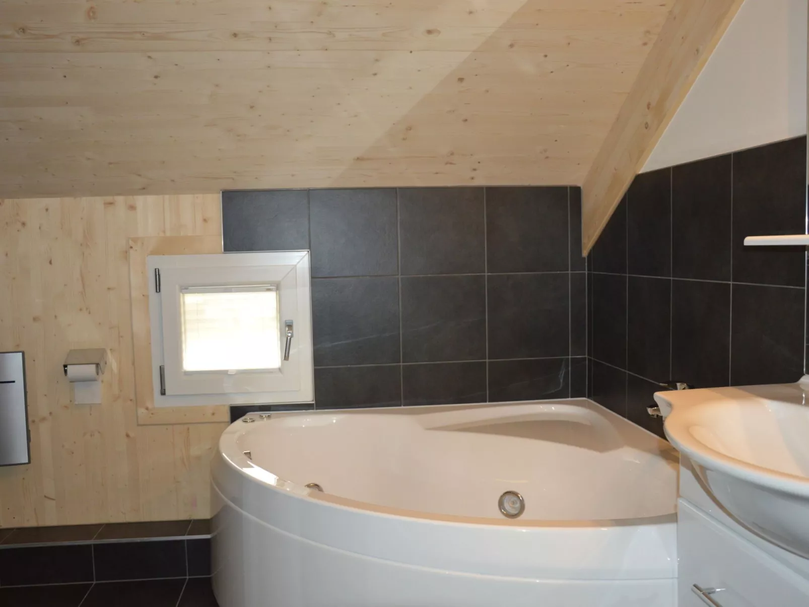 Mit 4 SZ,Sauna o.IR-Sauna+Sprudelbad-Binnen