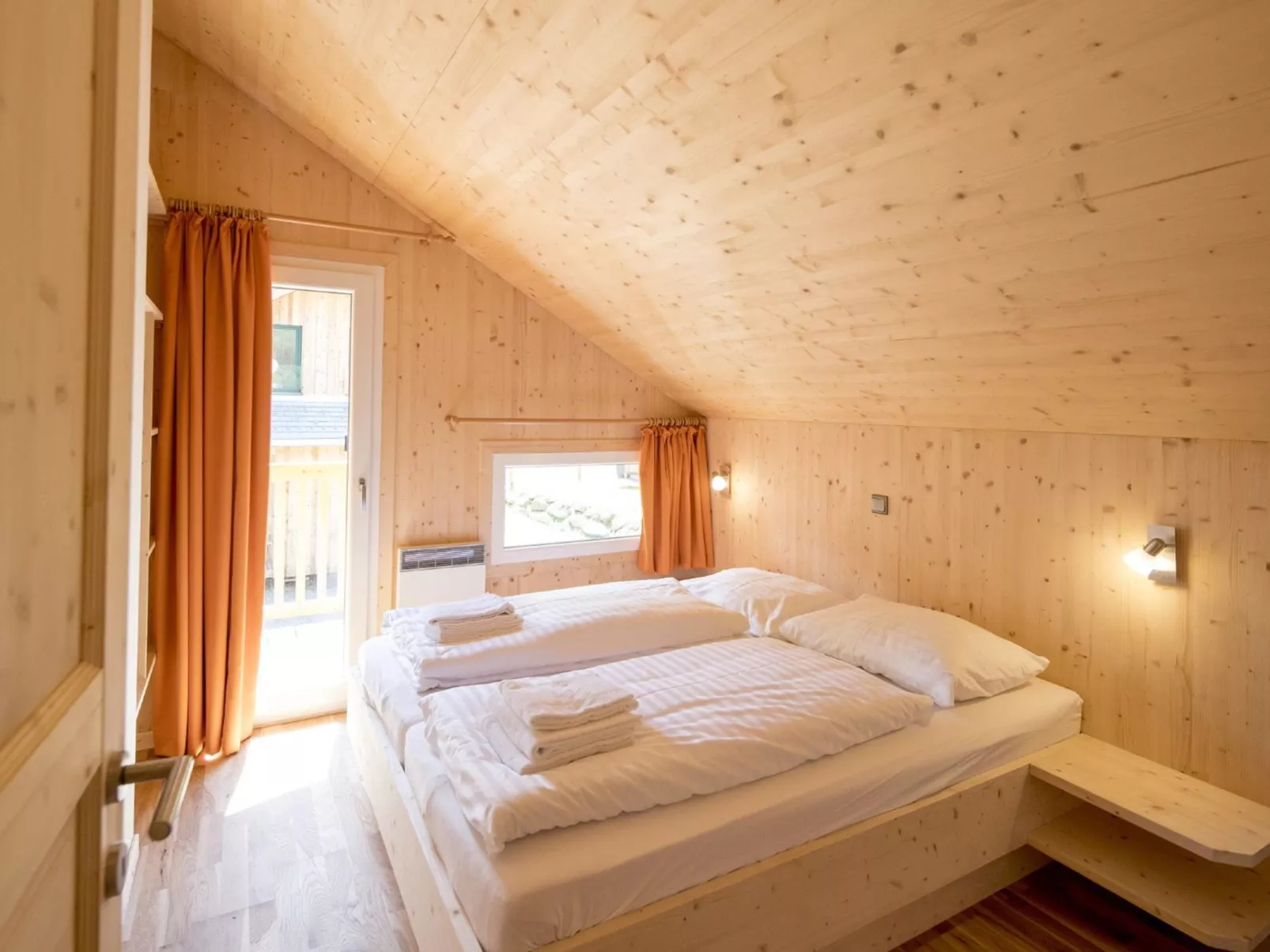 Chalet 4 Schlafzimmern, Sauna & SwimSPA-Binnen