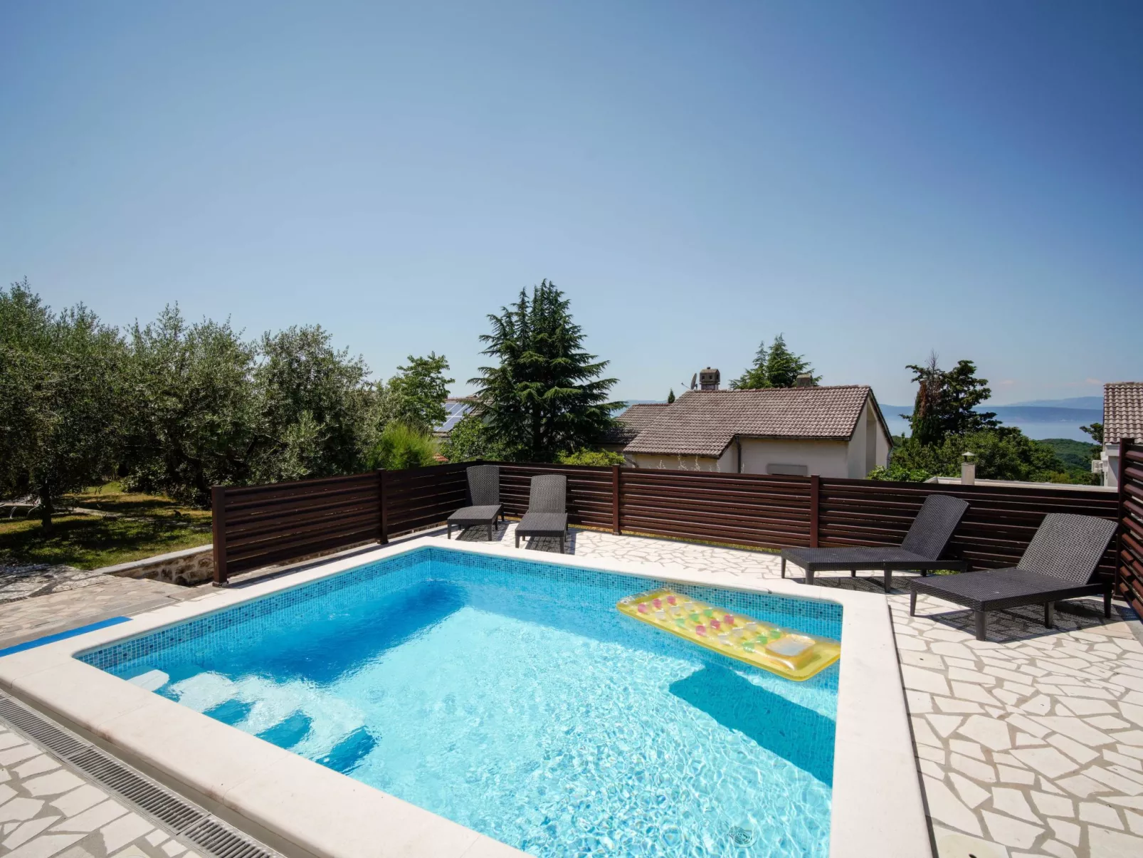 Albaneze-Buiten