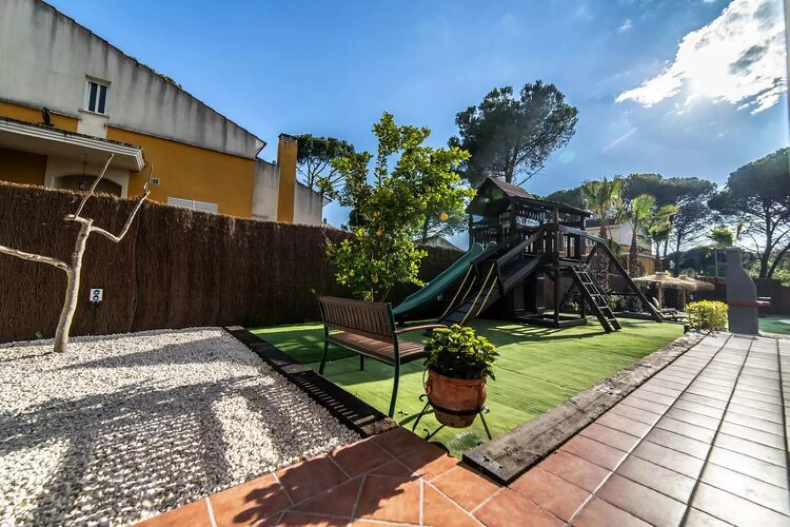 Haus in las Jaras - CT 120 CO 4 PAX-Tuinen zomer