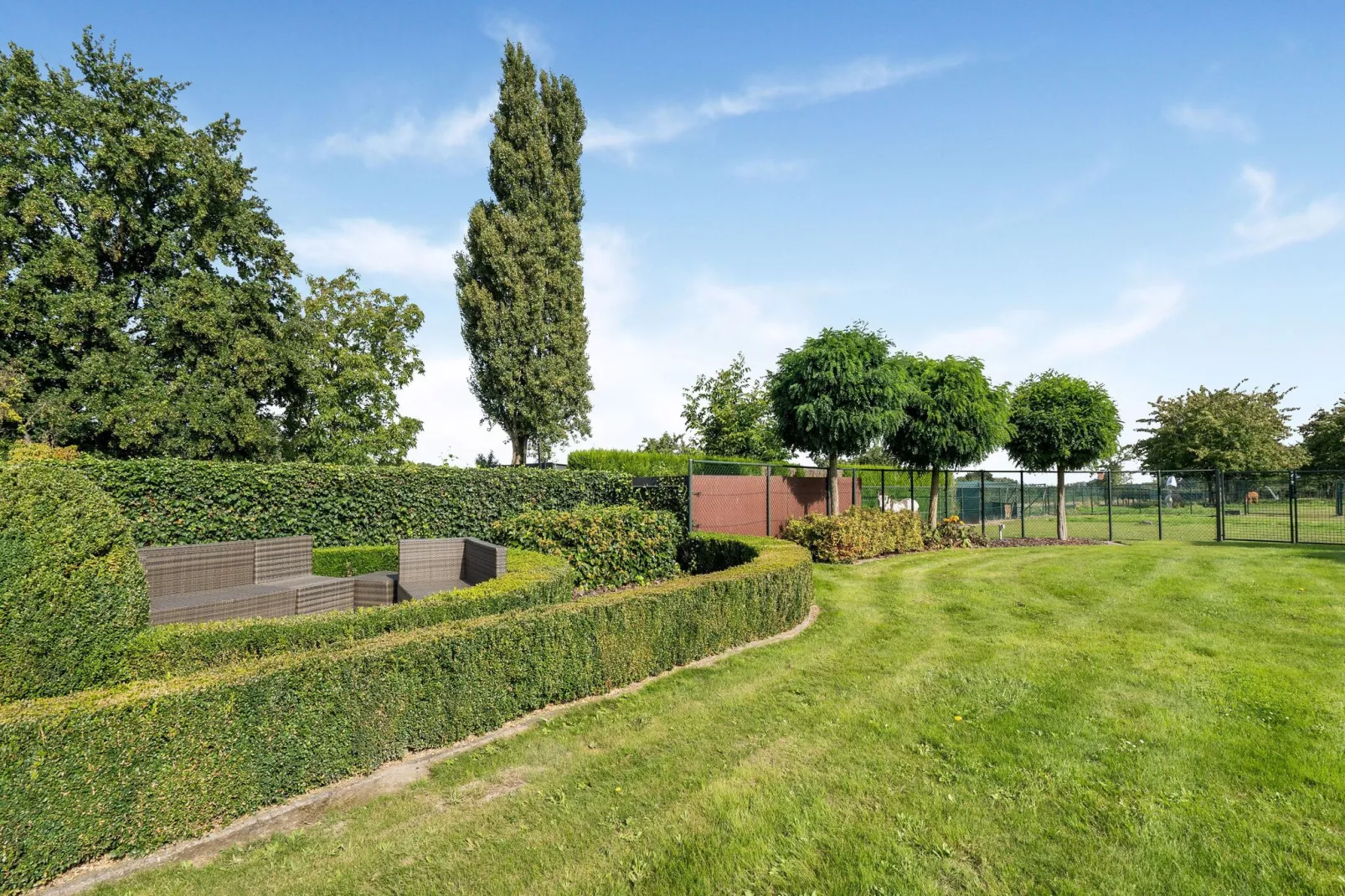 Hoeve Heiligenbron-Tuinen zomer