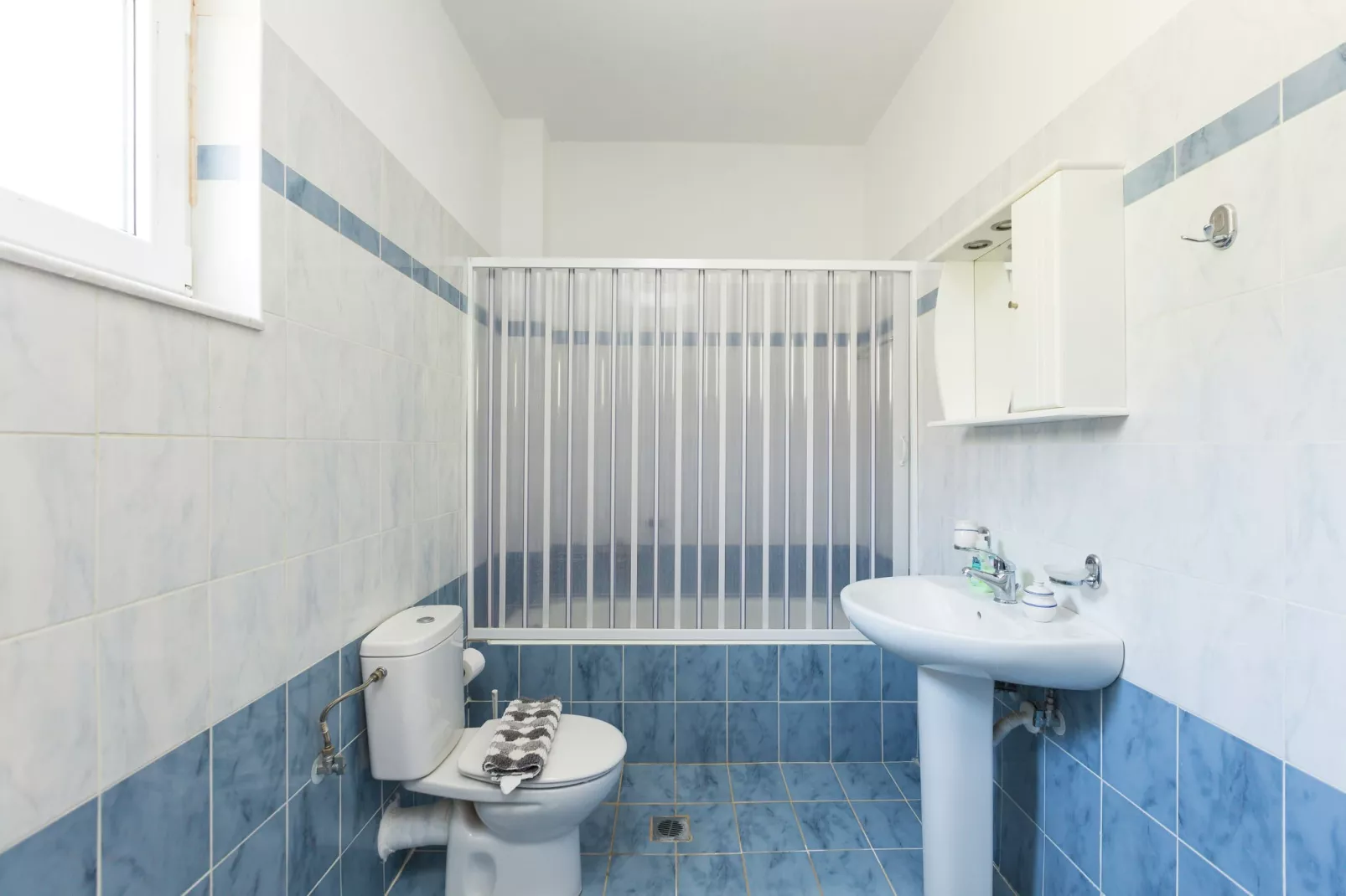 Villa Kostis-Badkamer