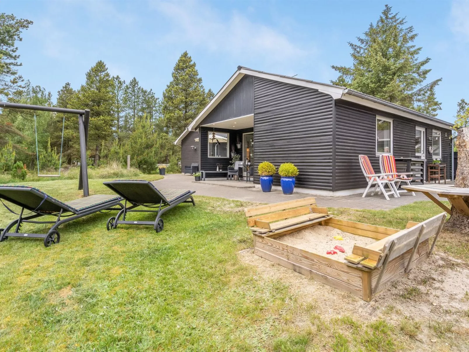"Bjarka" - 2.9km from the sea-Binnen
