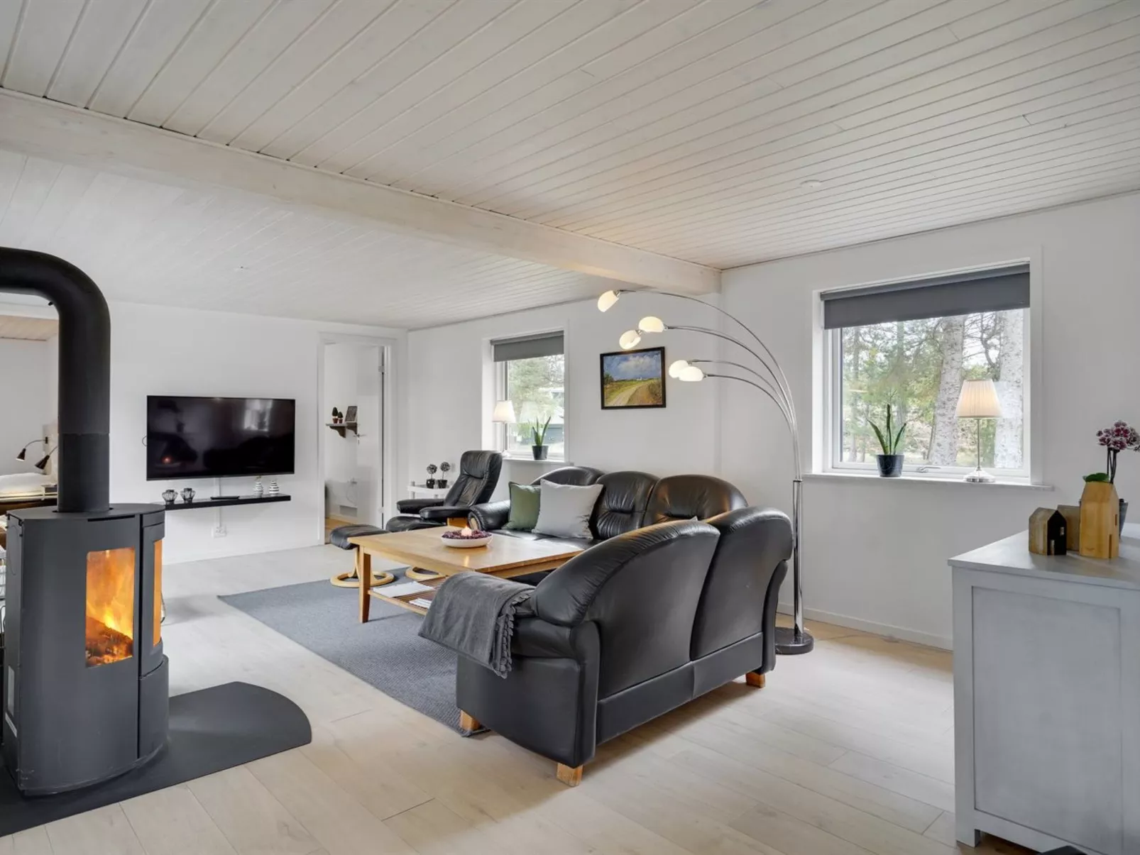 "Bjarka" - 2.9km from the sea-Binnen