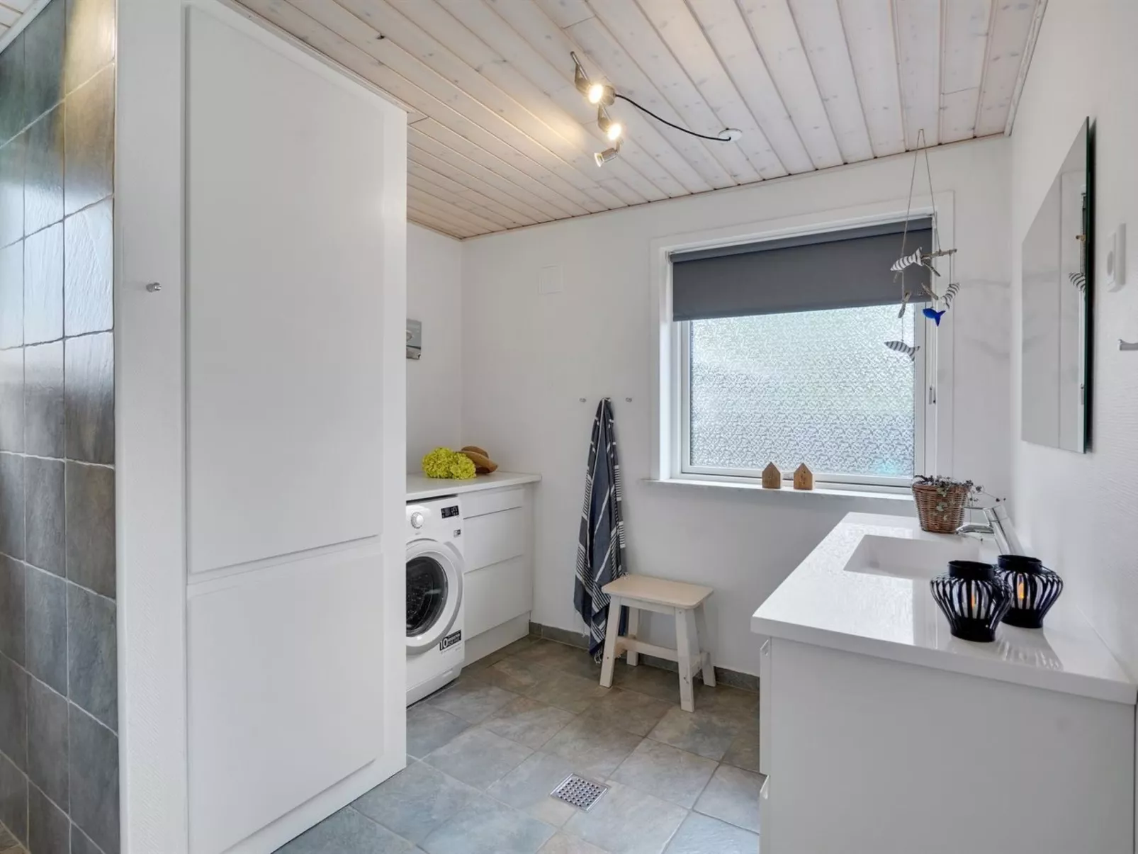 "Bjarka" - 2.9km from the sea-Binnen